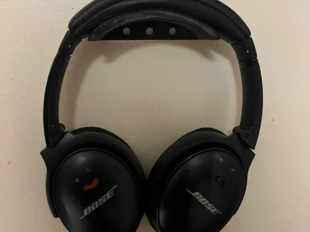 Headphone Holder for use with drywall anchors