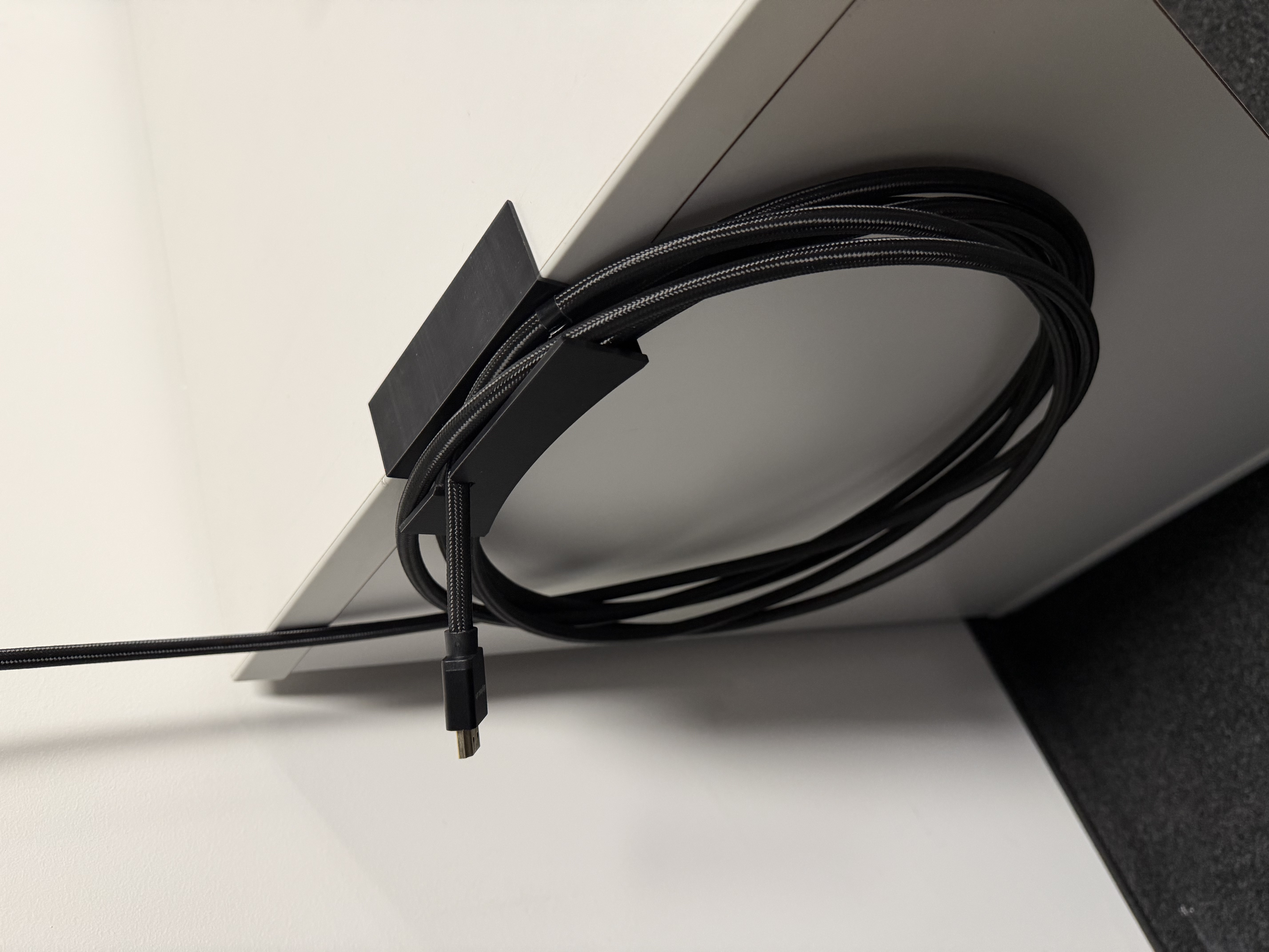 Desk- and Shelf-Edge Rounded HDMI Cable Holder