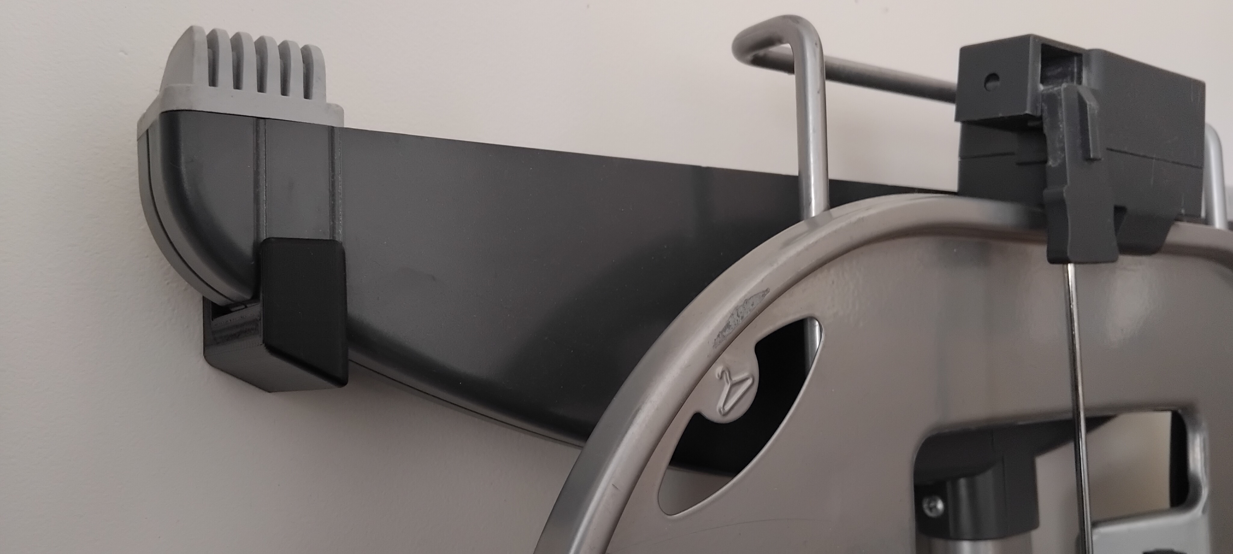 Vileda Total Reflect wall mount