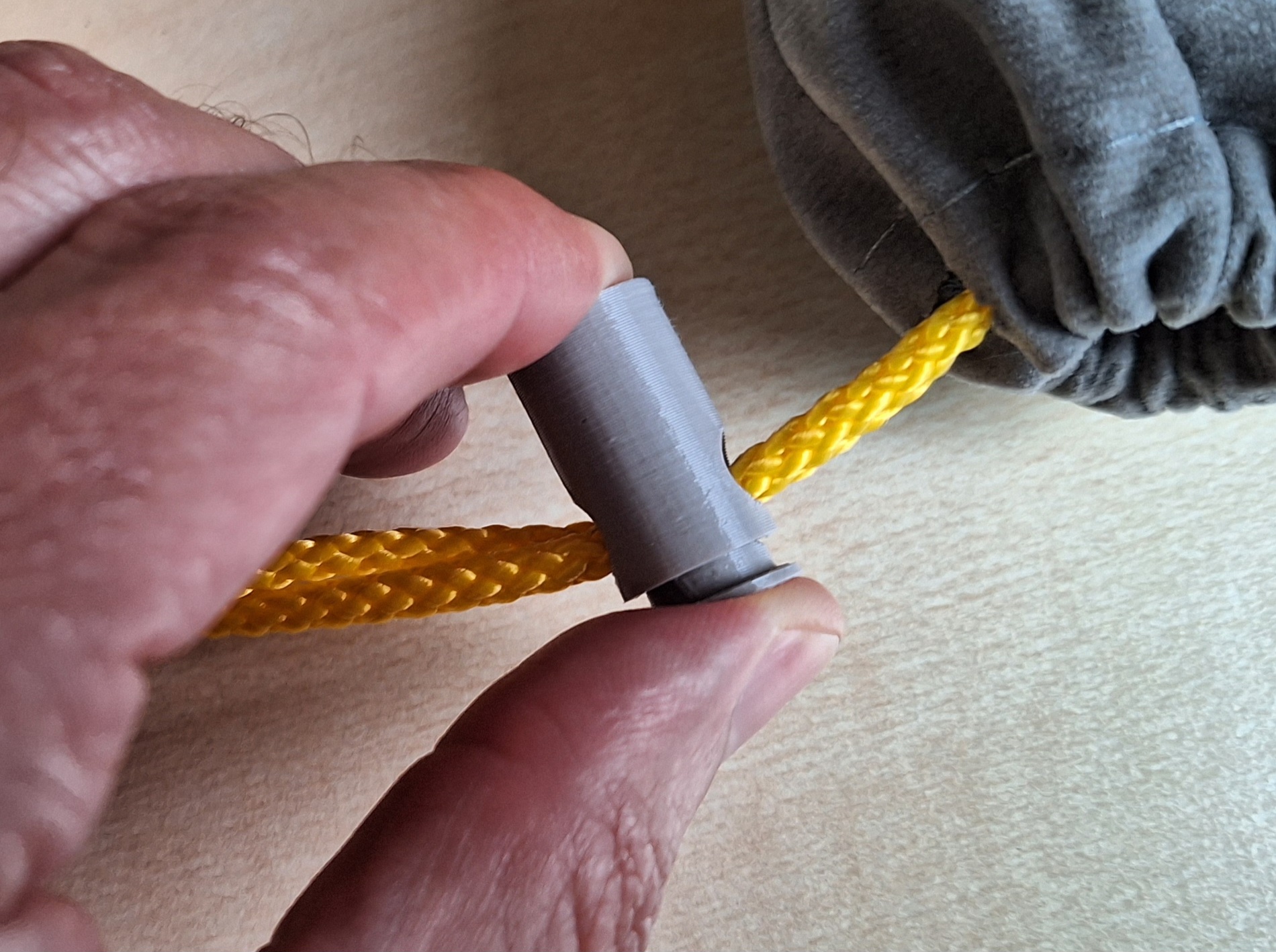 Miniatura 4 do modelo 3D Spring cord lock