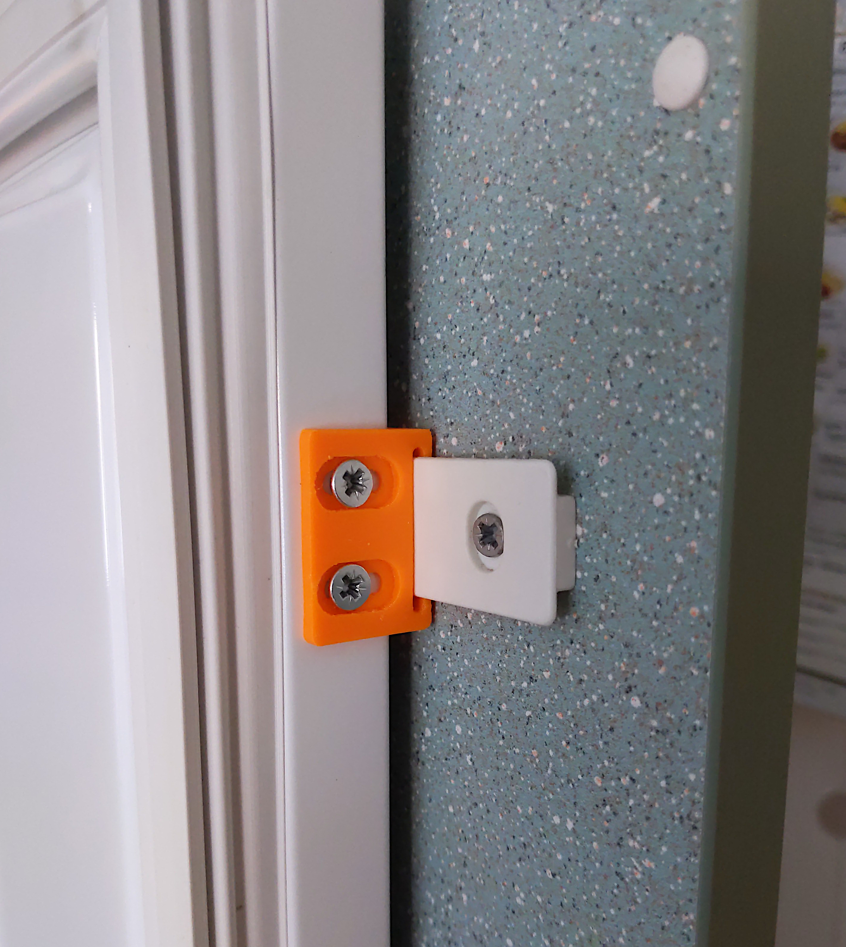 Follower hinge guide for built-in refrigerators / Schleppscharnier Mitnehmerwinkel für Einbaukühlschrank