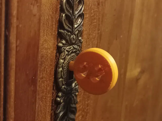 clé pour meuble ancien (buffet)