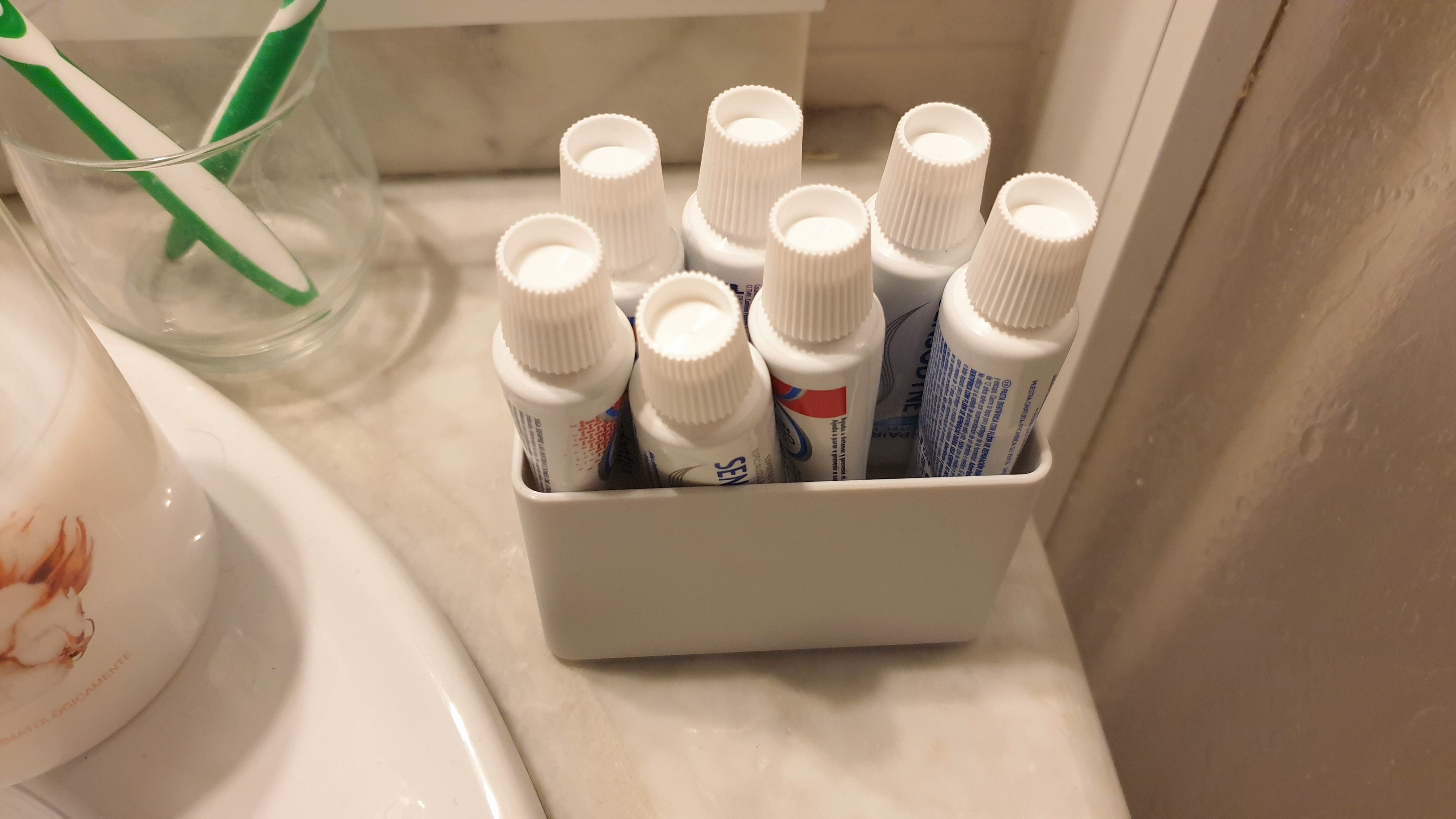 Mini contenedor para cuarto de baño o cualquier sitio. Mini container for bathroom or anywhere.