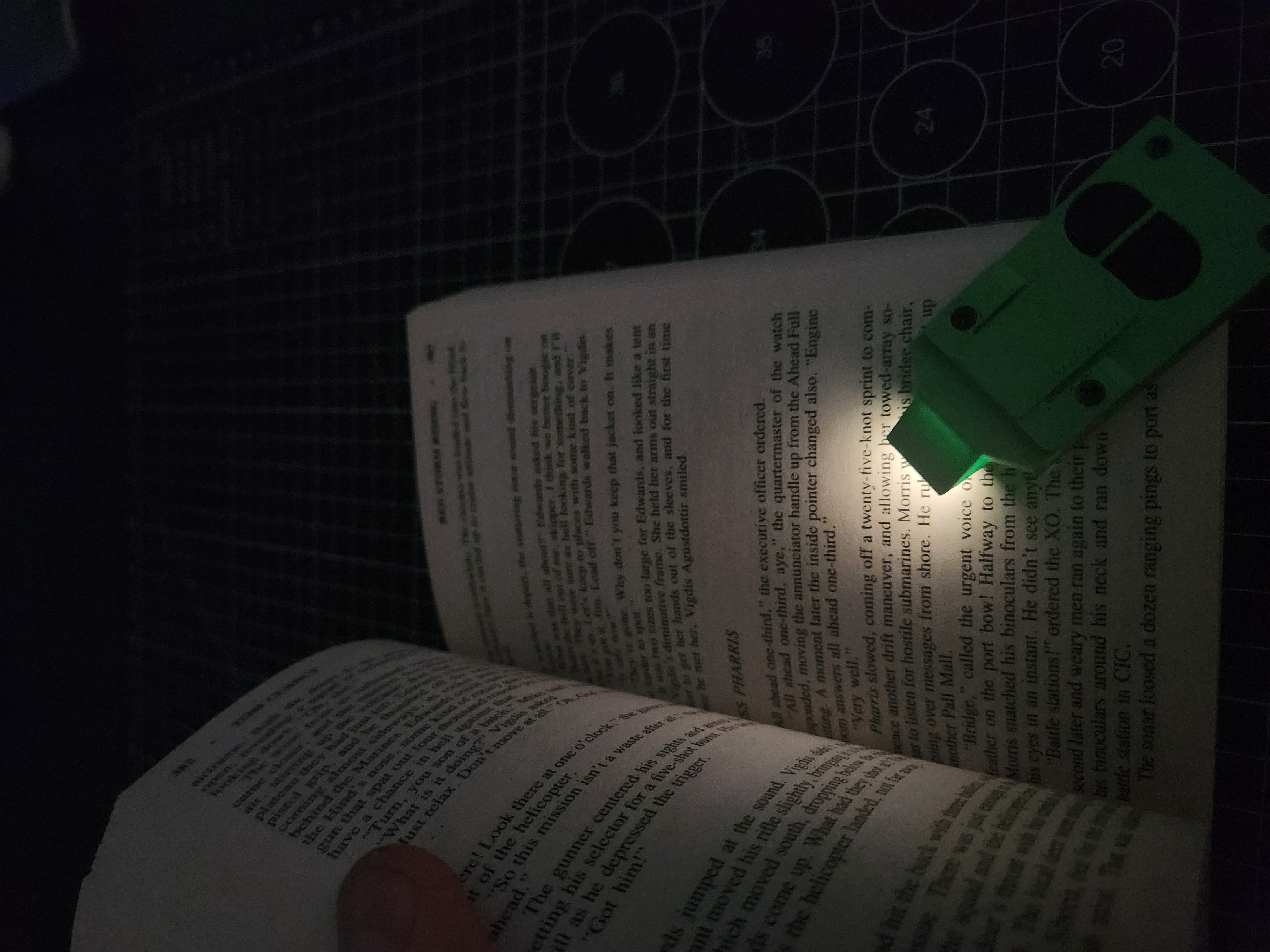 Miniatura 2 do modelo 3D Small book light
