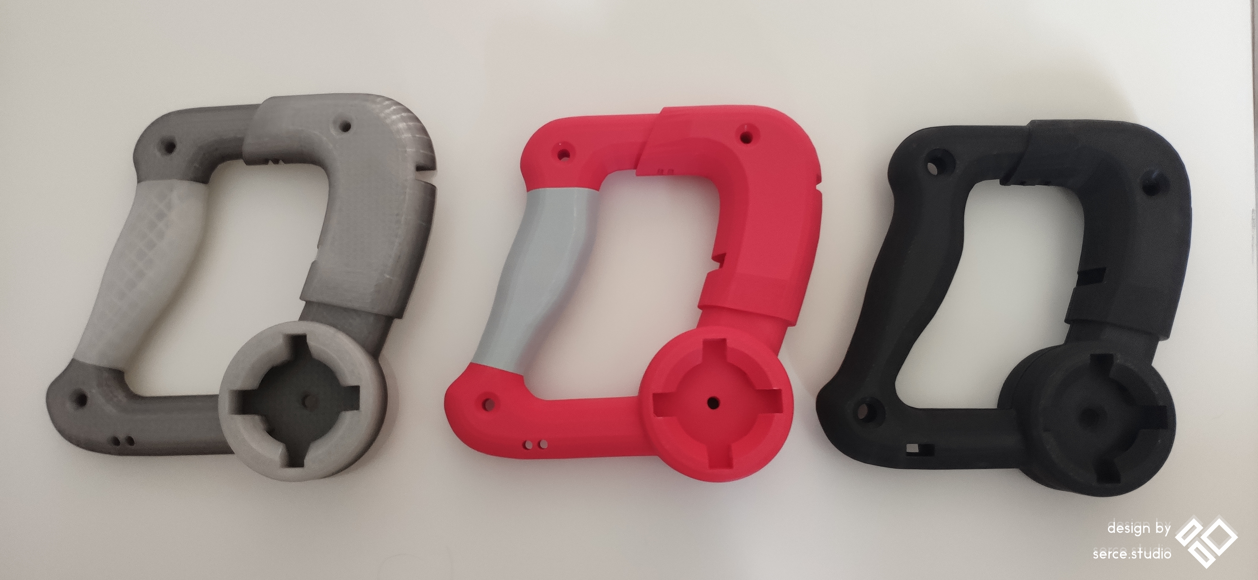 Overengineered dog leash handle with rugged design, poop bag container and treats dispenser — miniatura 3