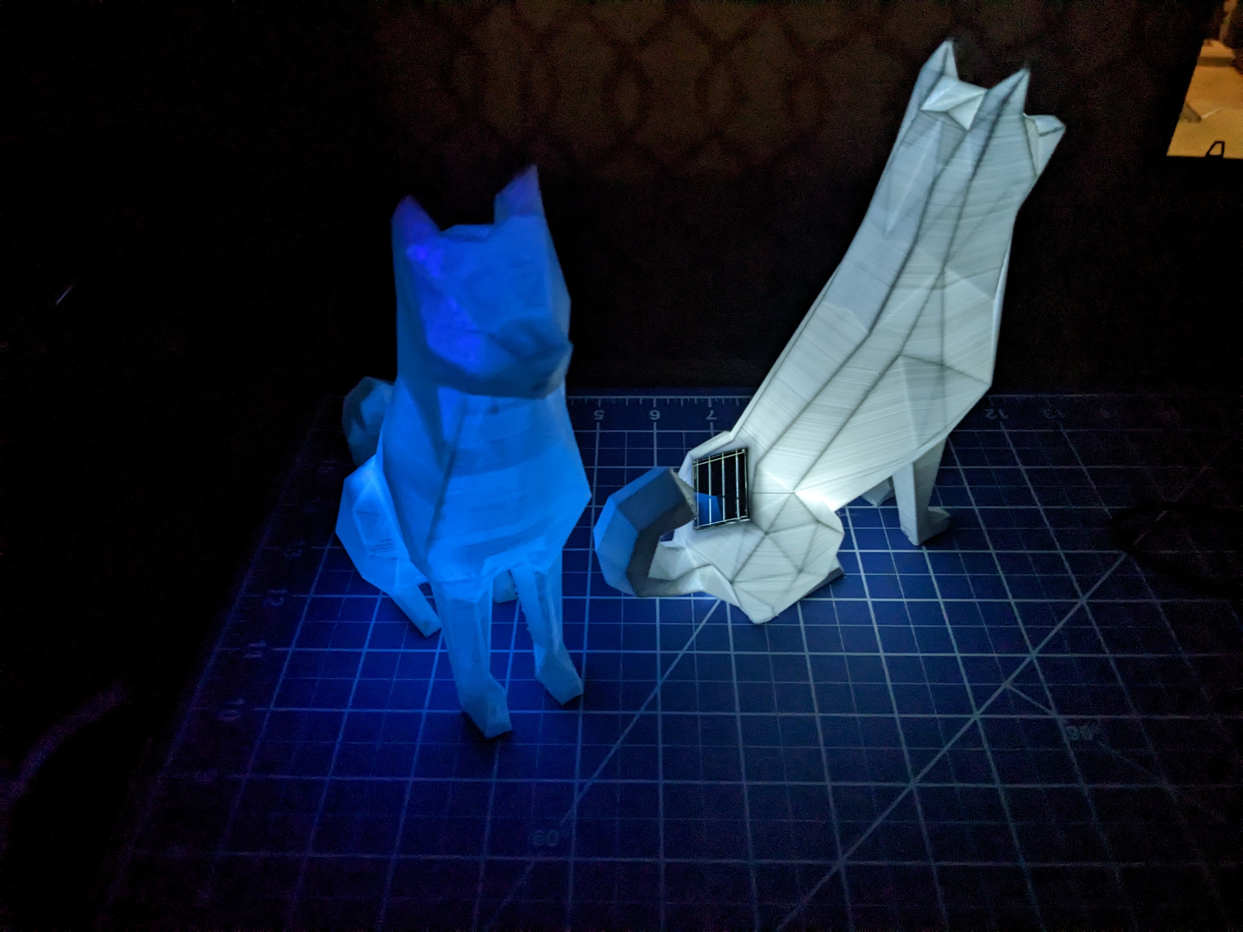 Low Poly American Akita Dog Solar Lantern