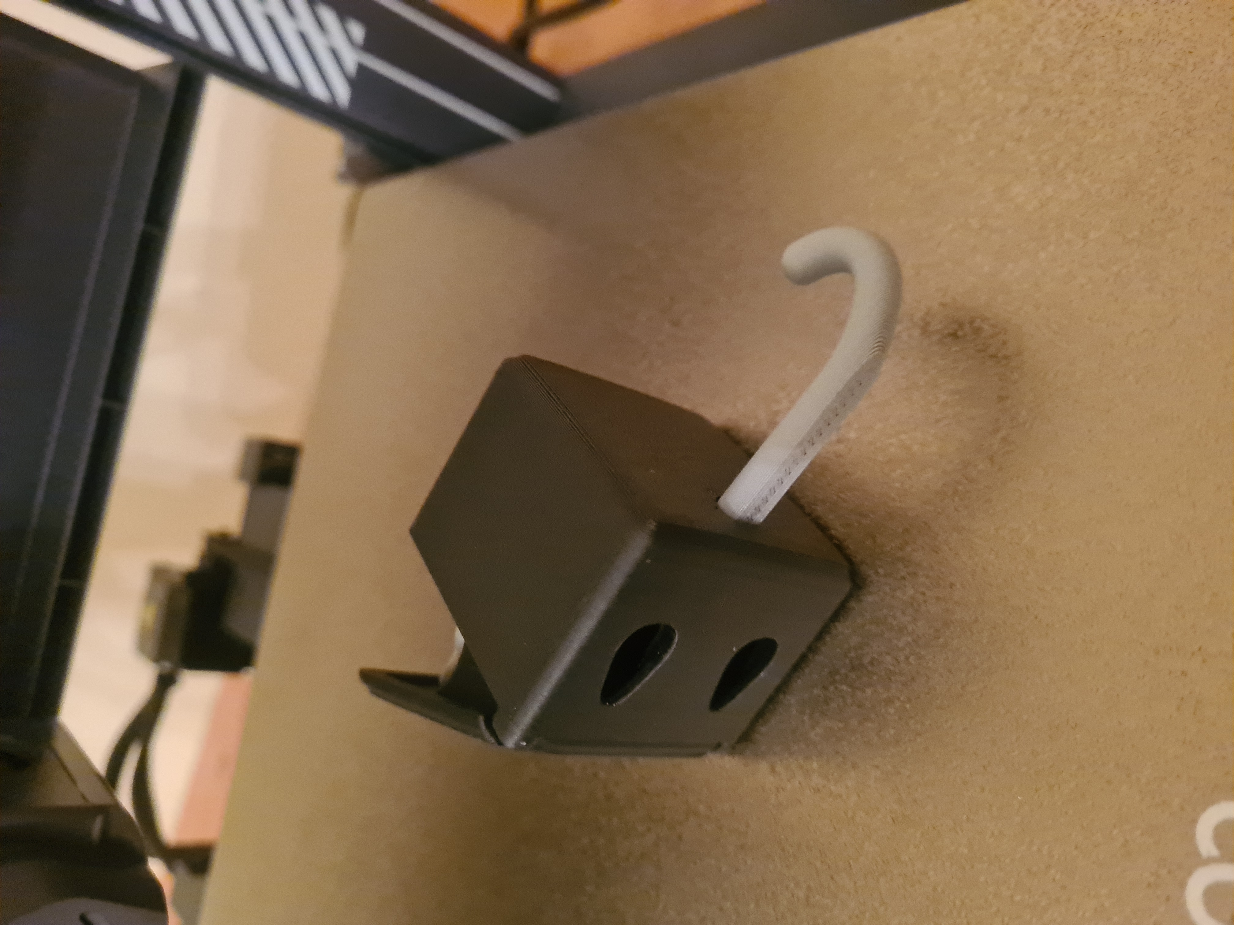 Cat key hook with mounting holes
