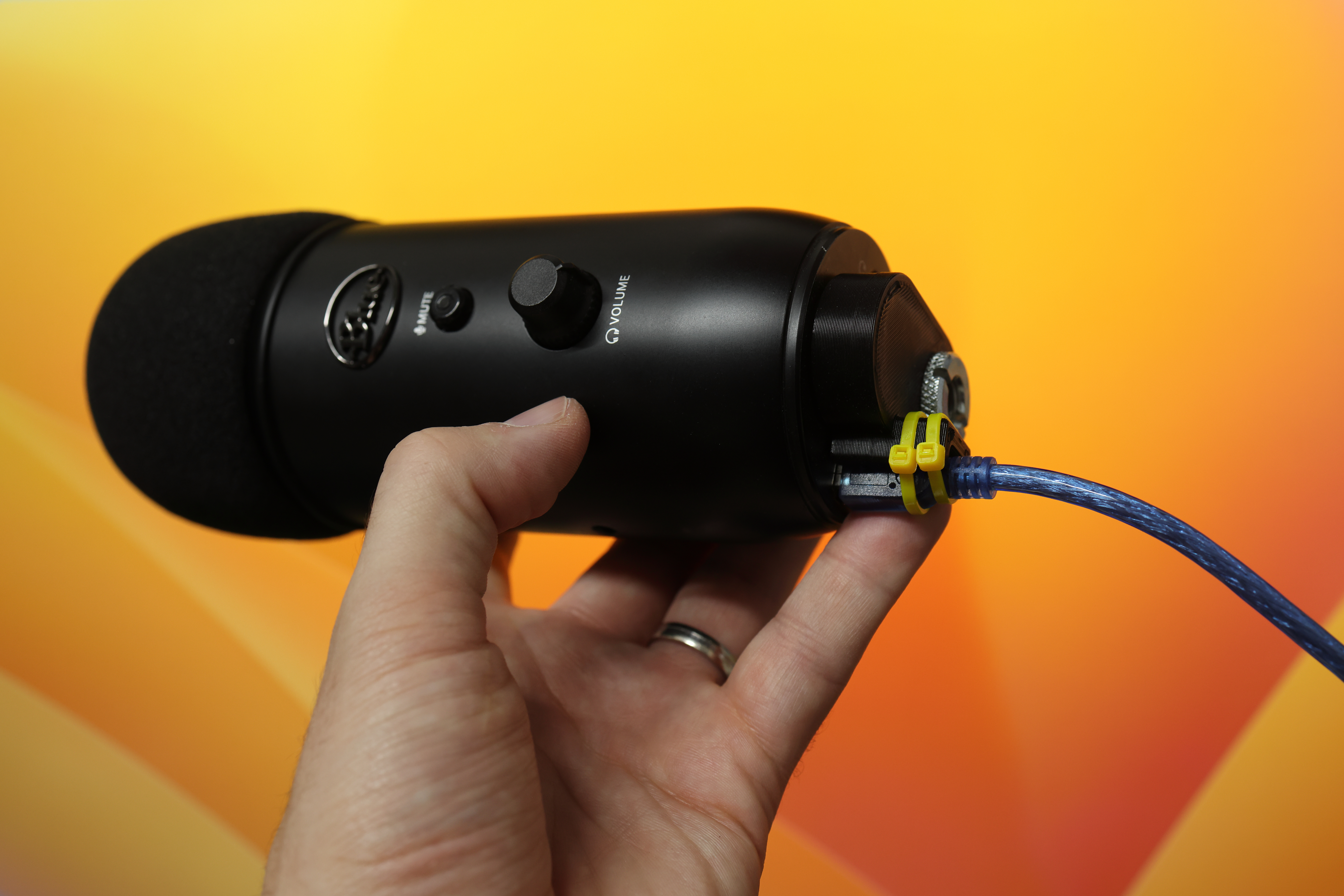 Blue Yeti USB cable lock