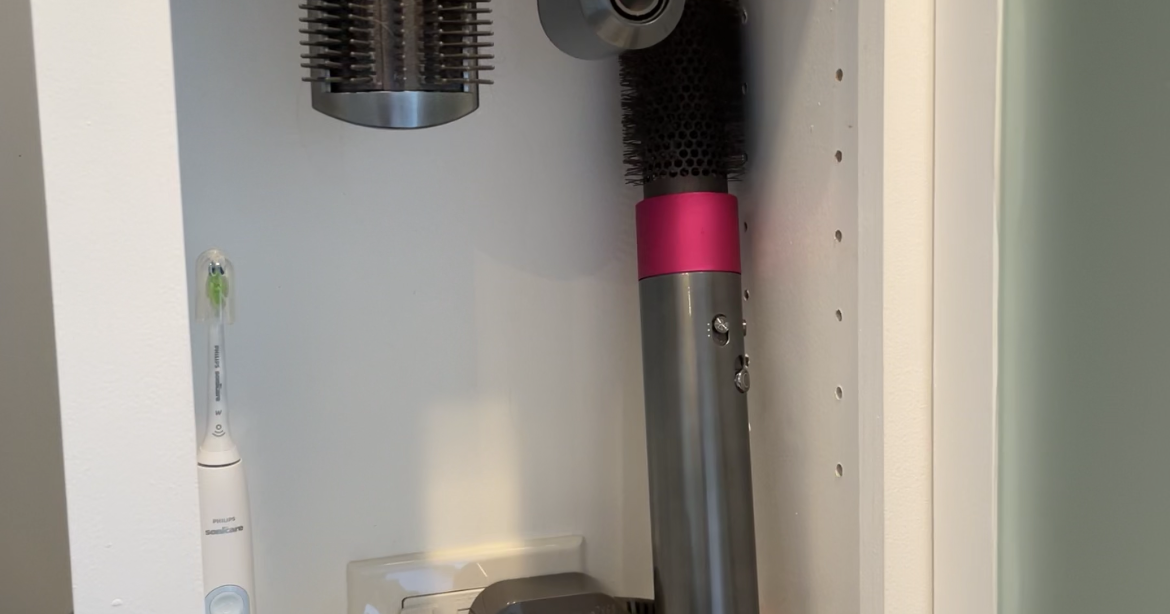 Dyson Airwrap mountable accessory holder (easy twist) by WhenInWome