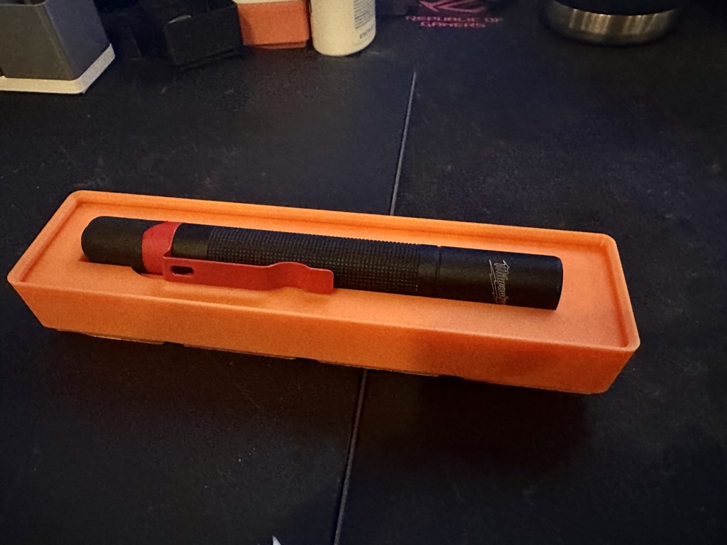 Gridfinity 1x4 Milwaukee Flashlight Holder, lip, with magnets