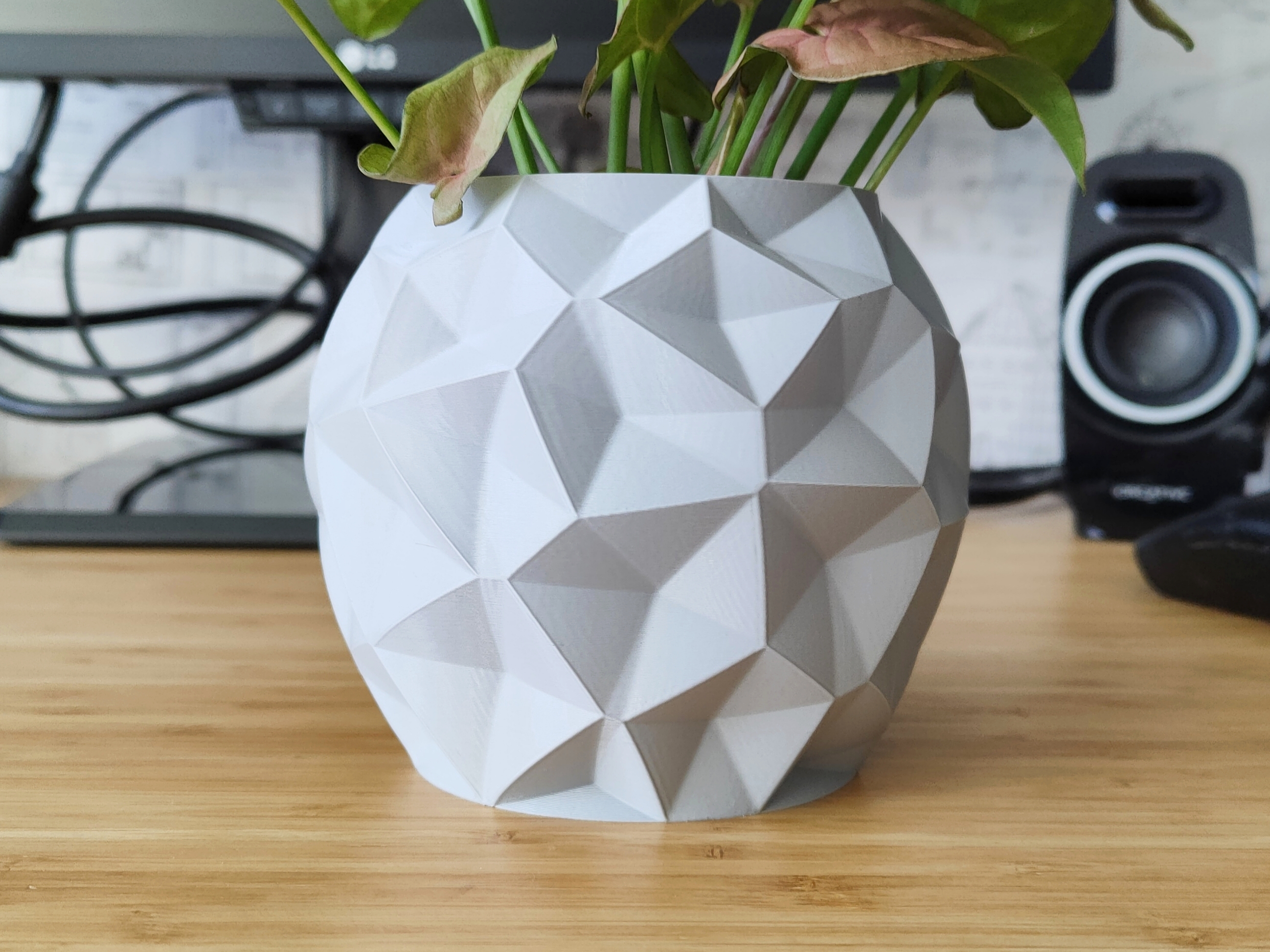 Parametric Voronoi Sphere Pot and Planter - Vase mode