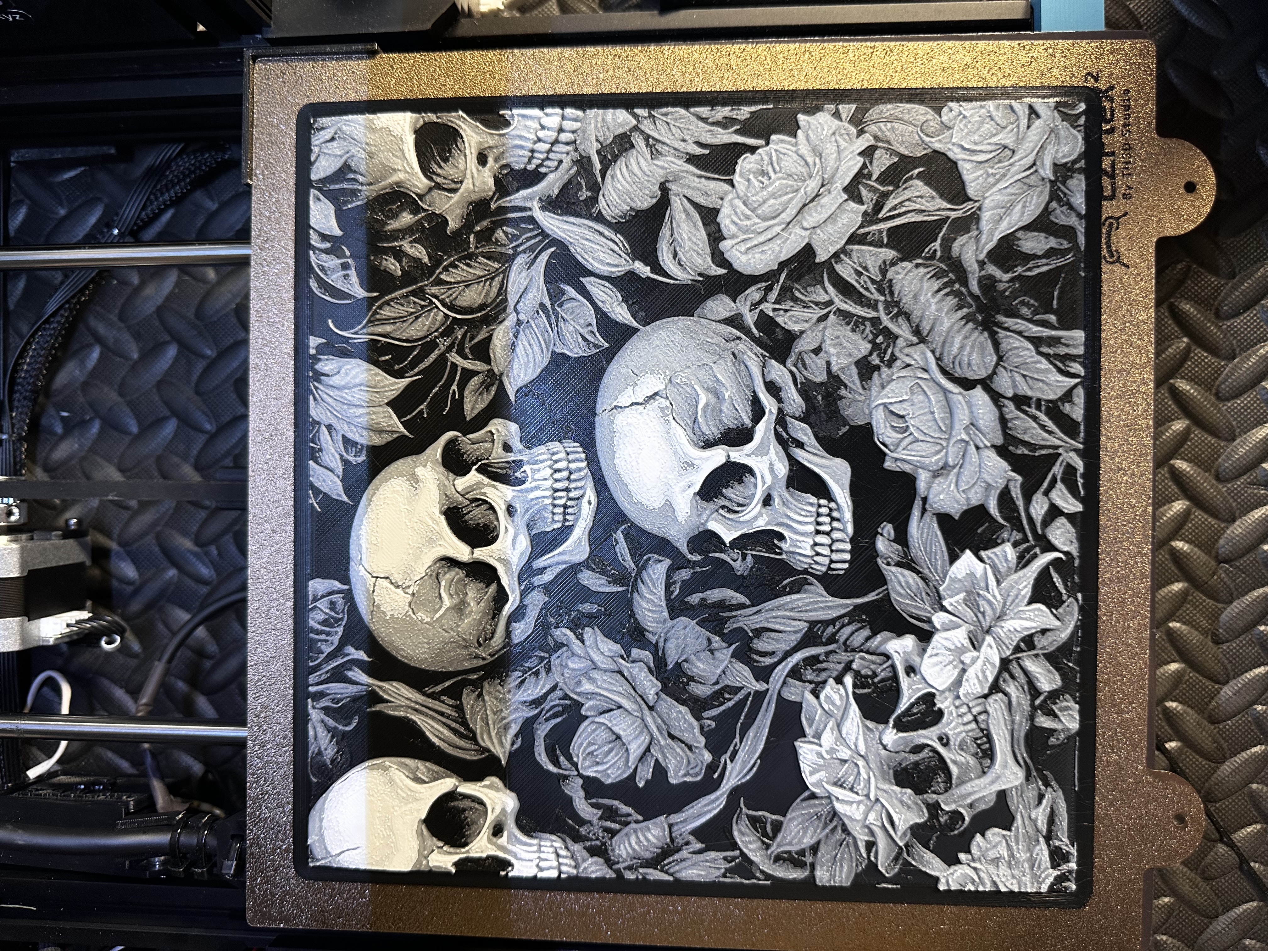 Hueforge-Skull Roses