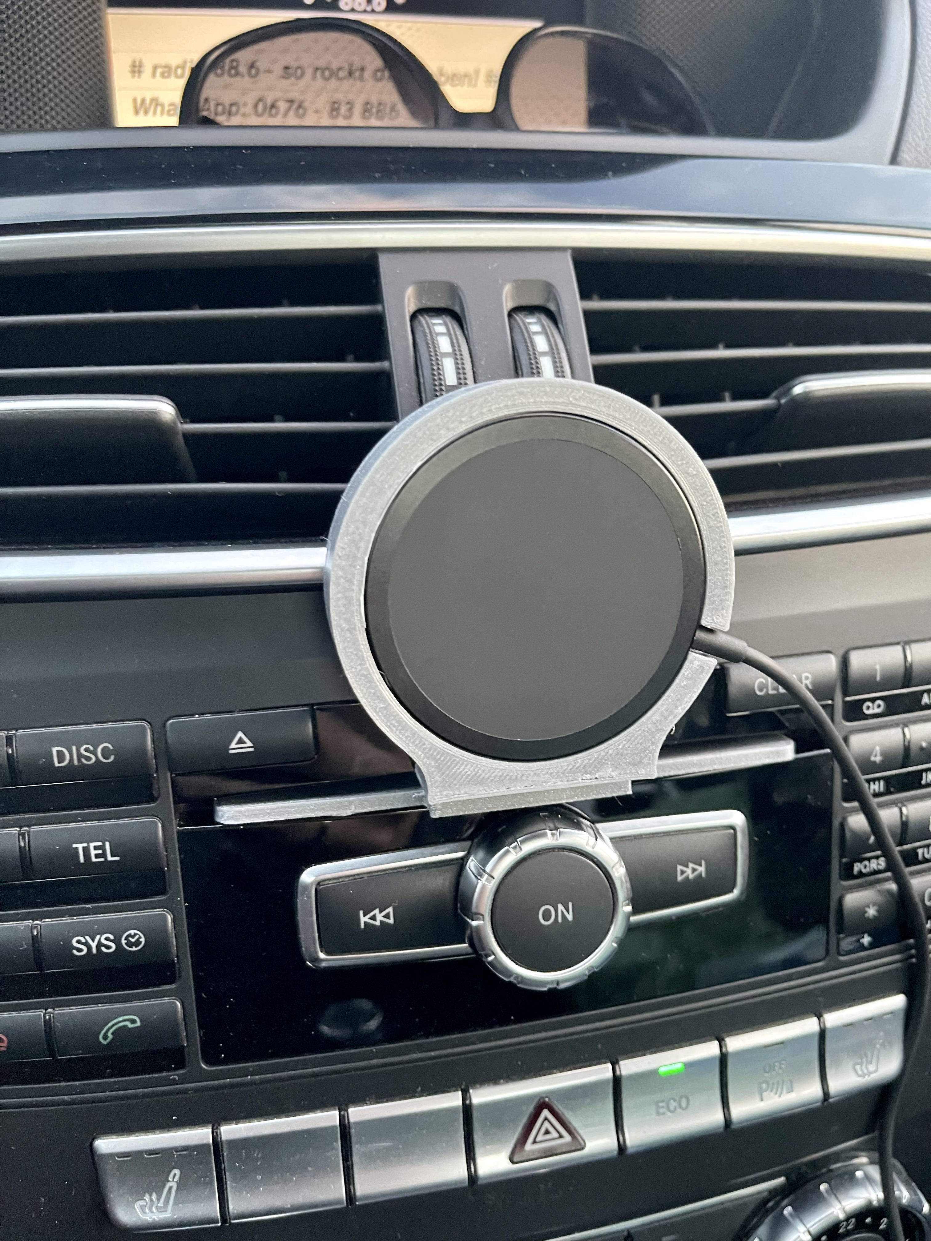 Magsafe iPhone Car CD-Slot charger/holder