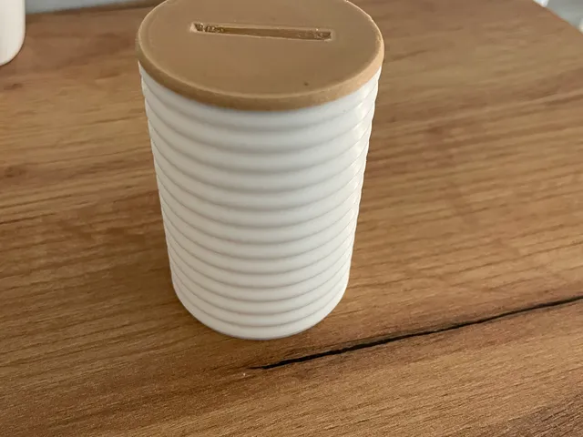 Razor blade bin