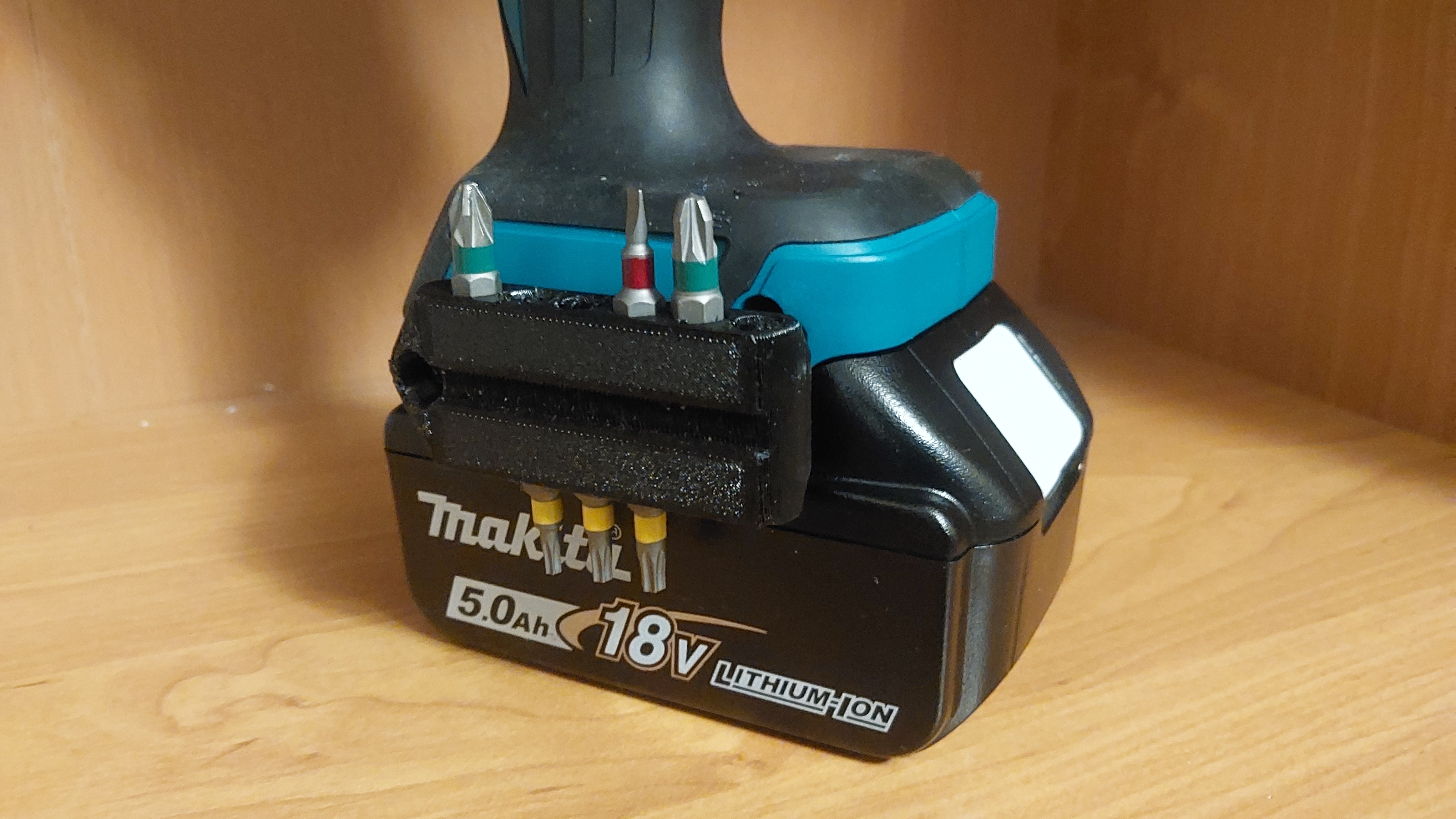 Makita LXT double bit holder with metric 6x3mm magnets for drill/drivers
