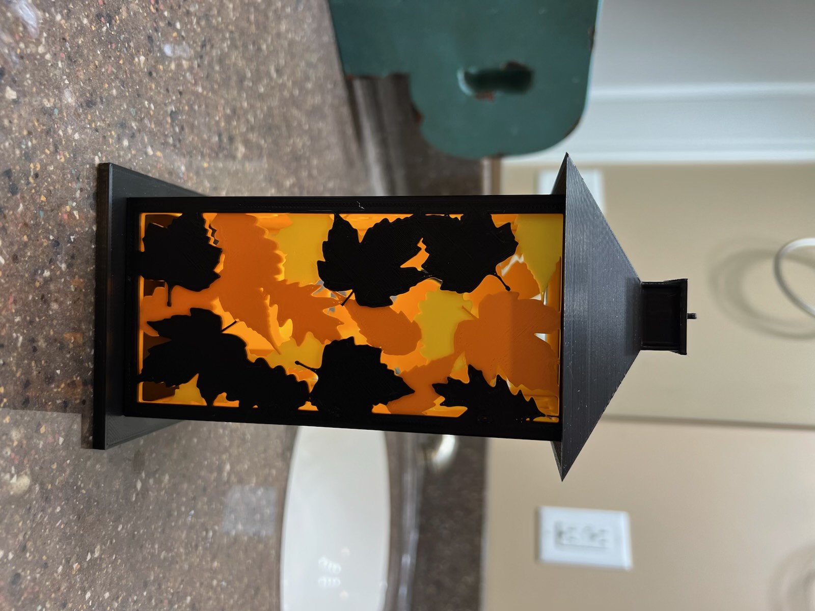Miniatura 2 do modelo 3D Updated Fall Leaves Lantern