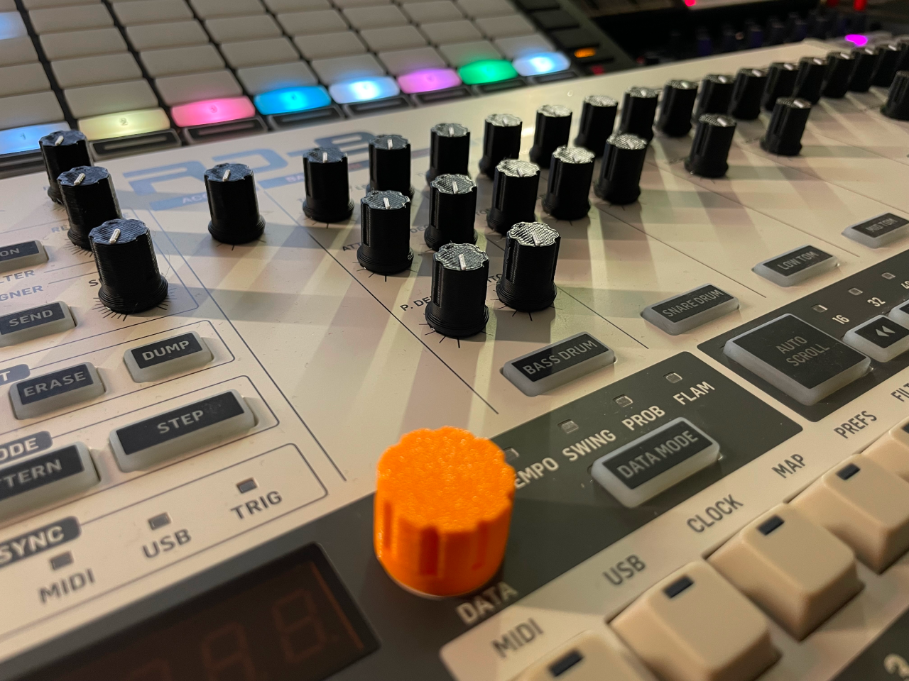 KNOBS FOR BEHRINGER RD-9