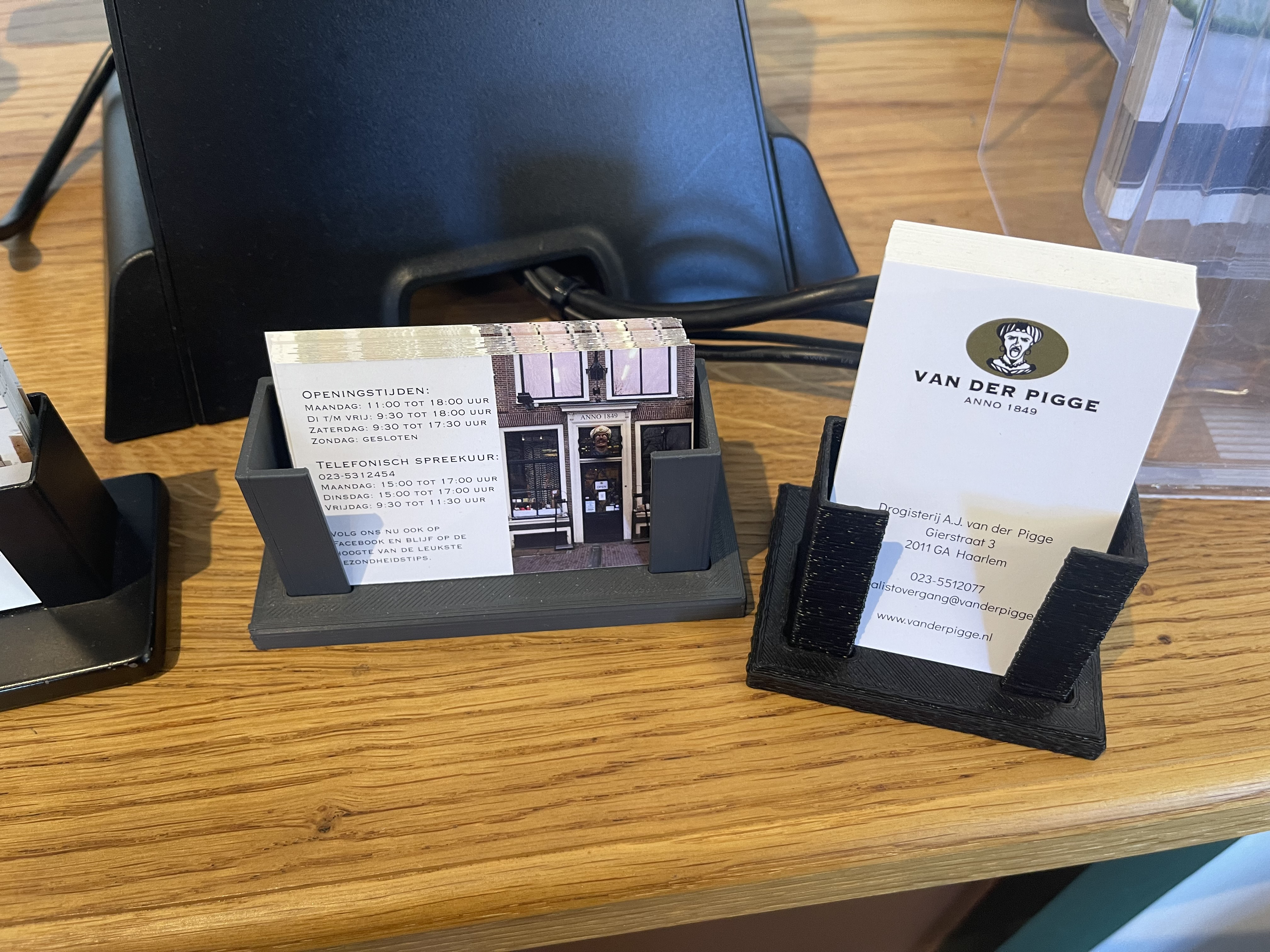 Business card display modular