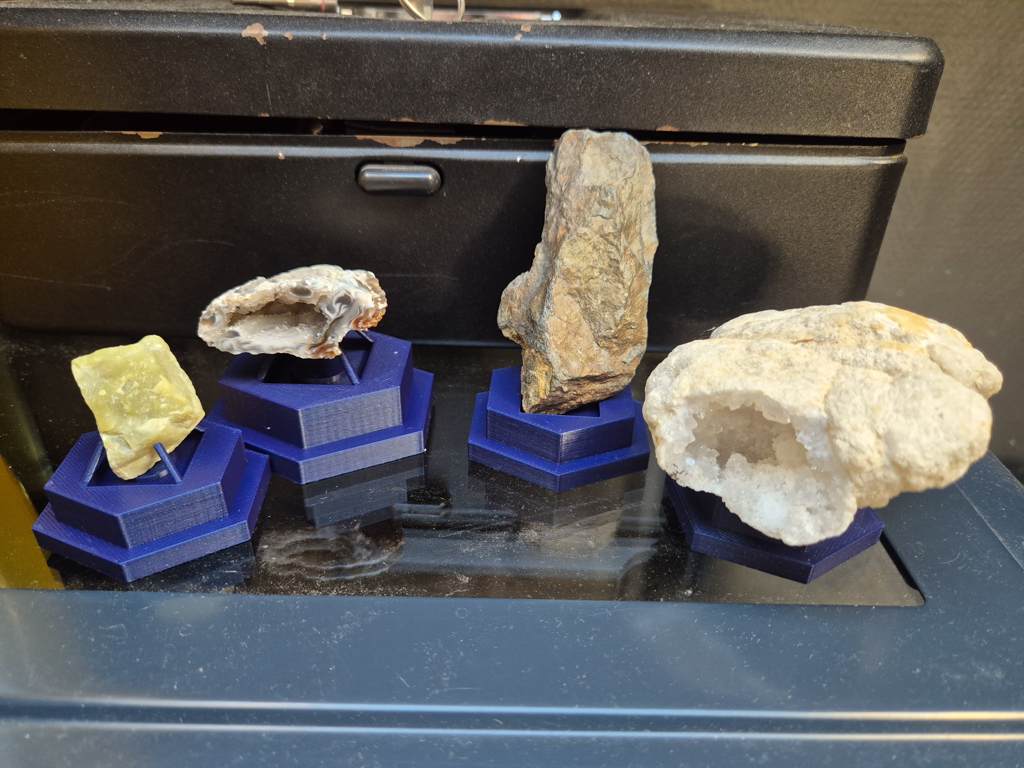 Mineral stand