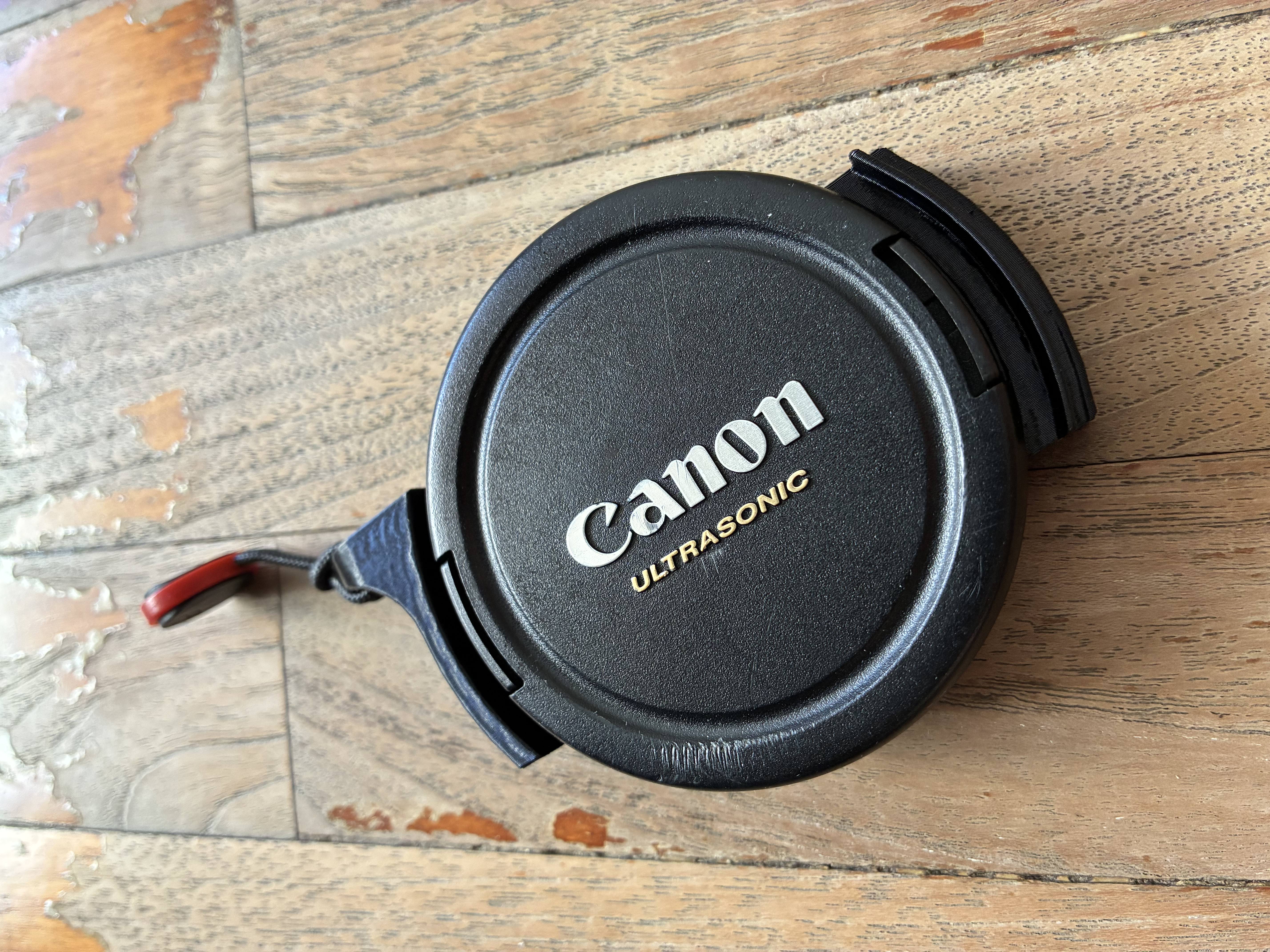 Lens cap holder (39, 49, 58, 67, 72, 77, 82mm)
