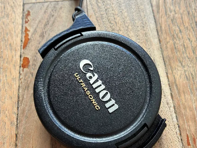 Lens cap holder (39, 49, 58, 67, 72, 77, 82mm)