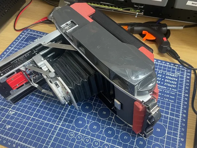 Polaroid Pathfinder 110b Lomograflok Conversion - DELUXE version