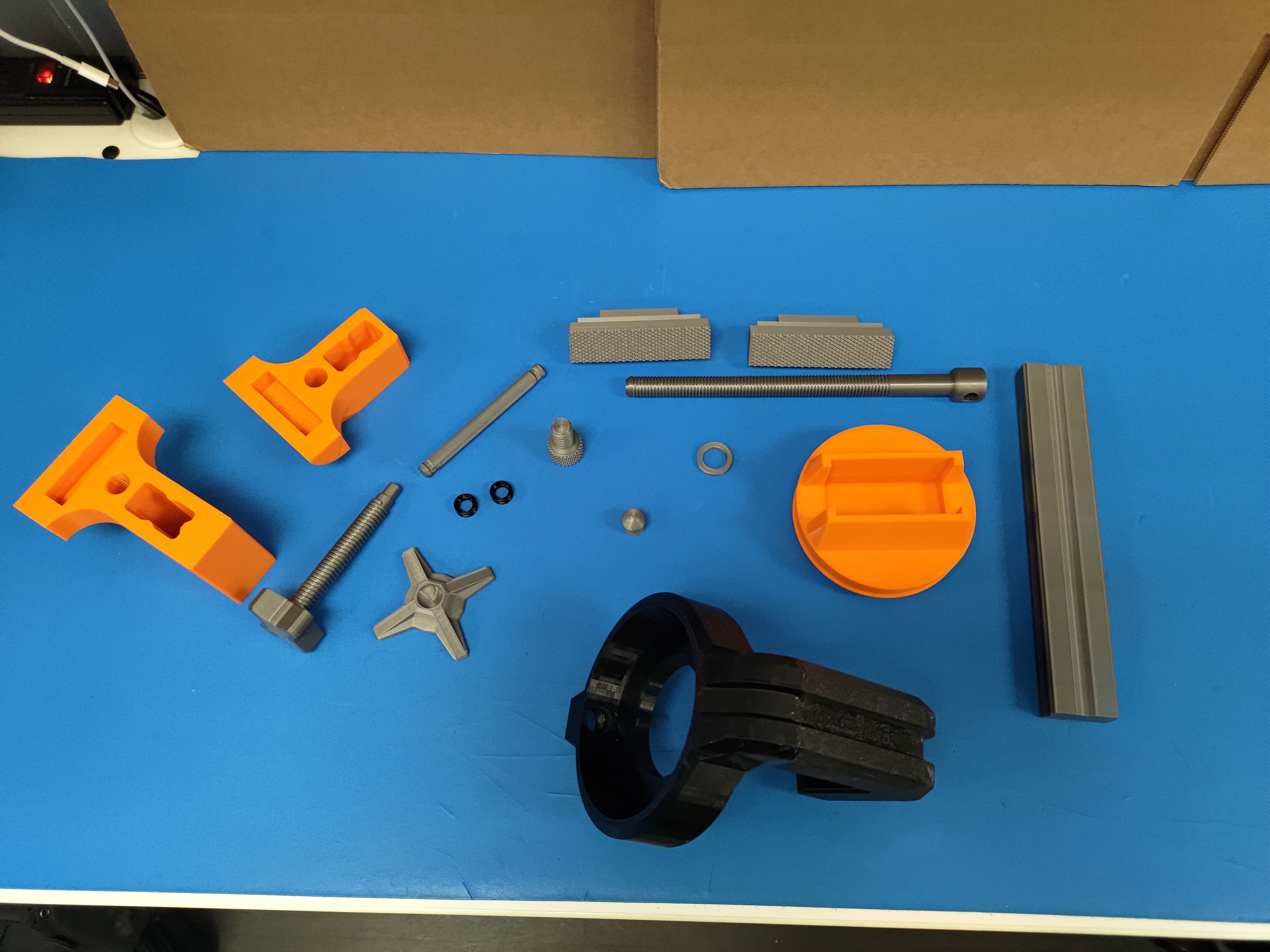 Miniatura 2 do modelo 3D Desktop Vise