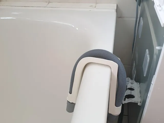 Washing Machine drain hose holder for bathtub