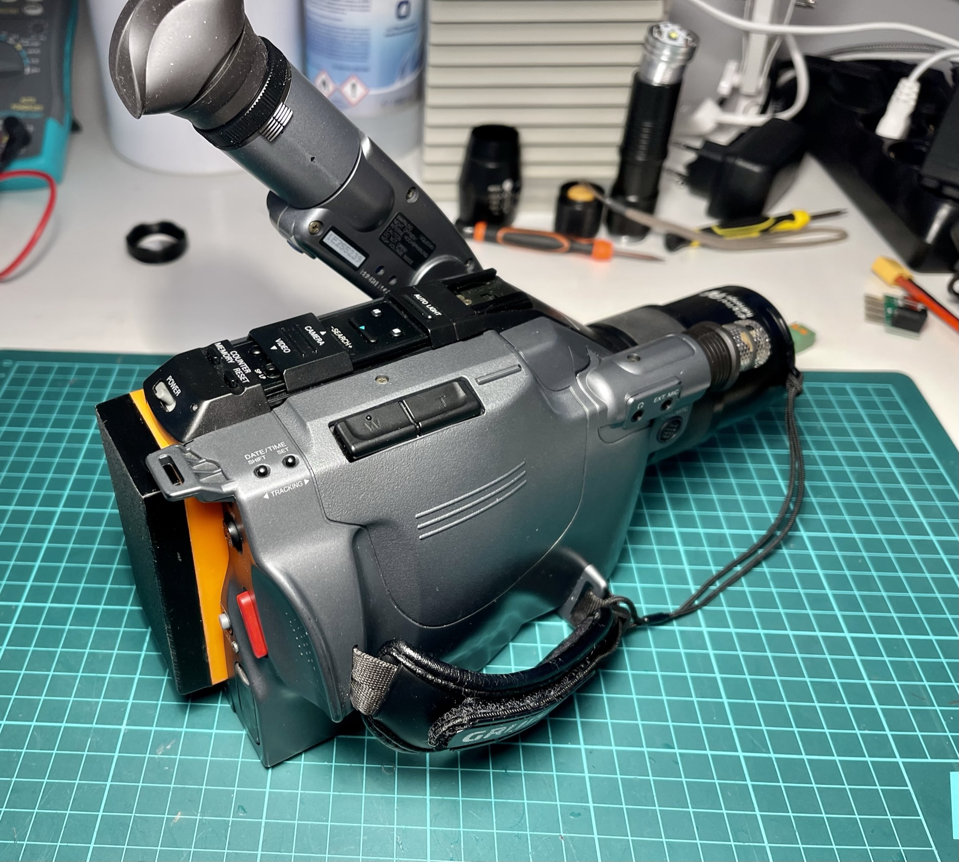 Universal camcorder LiPo battery pack with USBC charging by Kirill