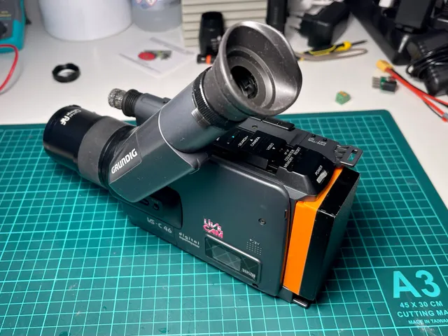 Universal camcorder Li-Po battery pack with USB-C charging