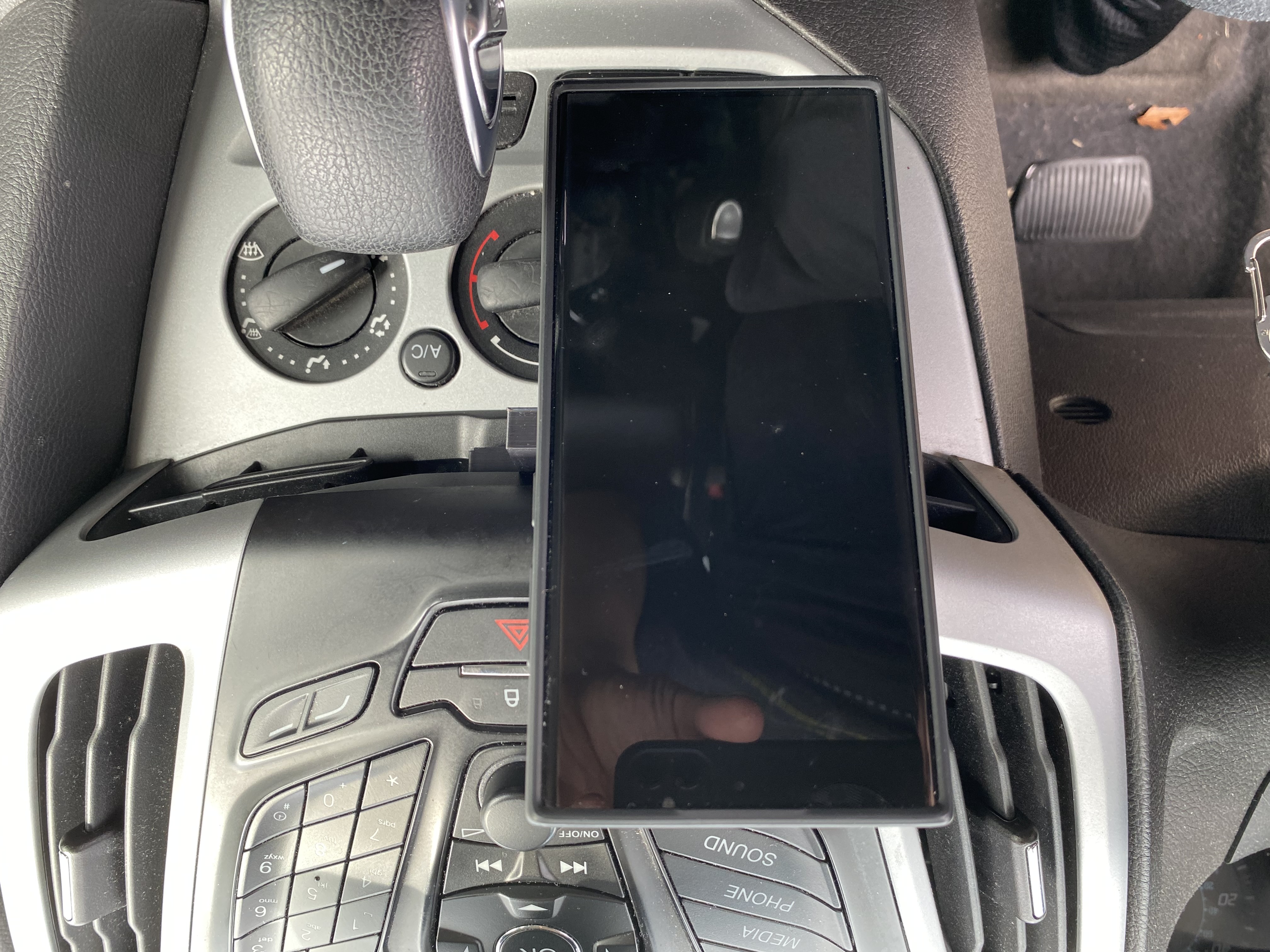 Ford Focus Pop socket phone mount