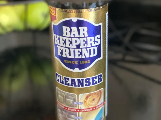 Powdered cleaner lid