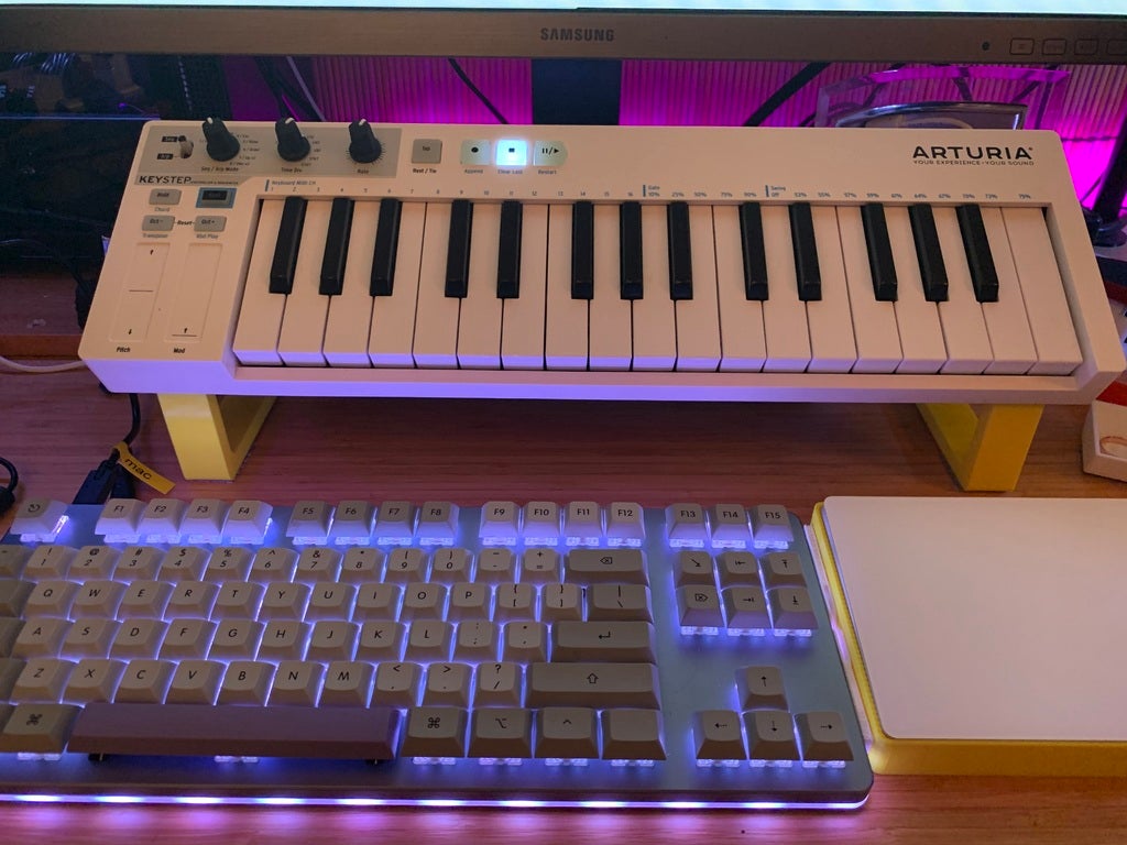 Arturia Keystep 60º Stand