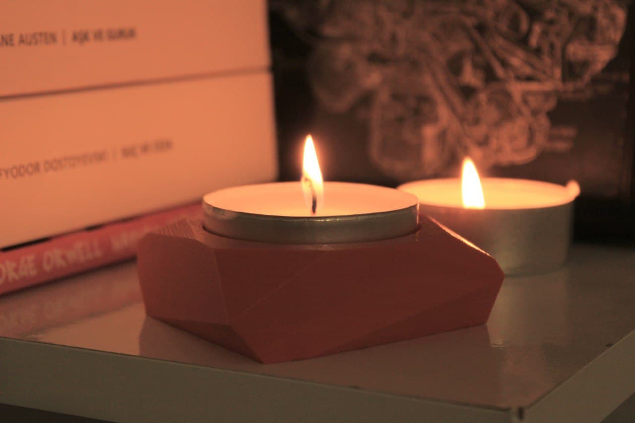 ASYMMETRIC CANDLE HOLDER