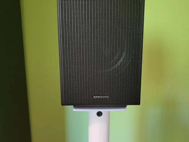 Mounting plate for speaker stands (Samsung HW-Q995GC + Kanto SP32PLW)