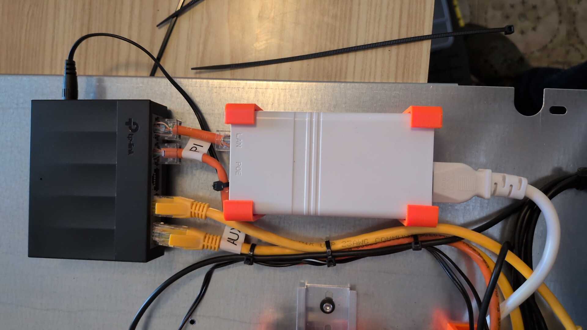 PROCET Gigabit Poe Injector Wall Mount