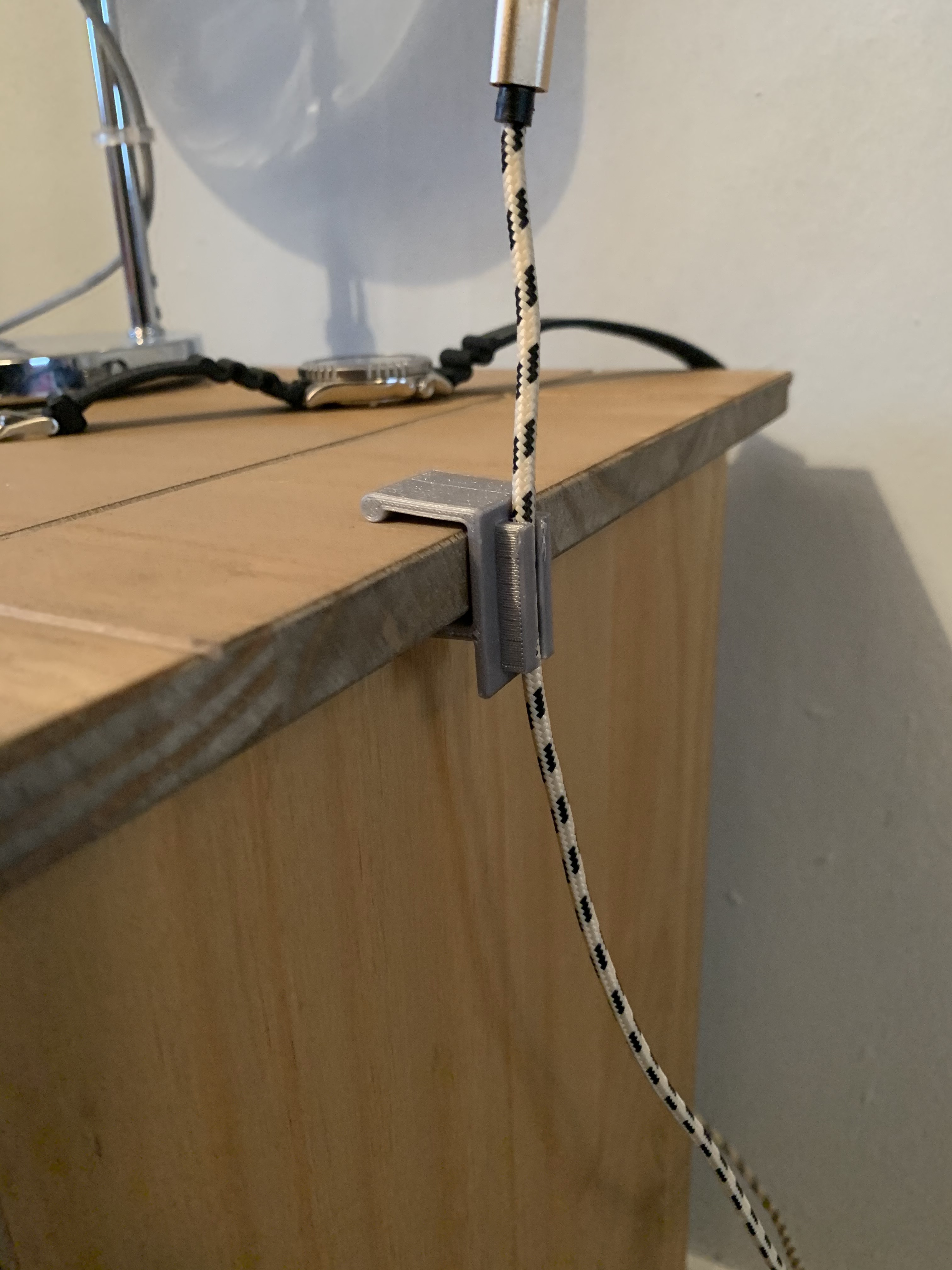 Charging Cable Holder and Table Clip by Saminglis | Download free STL ...