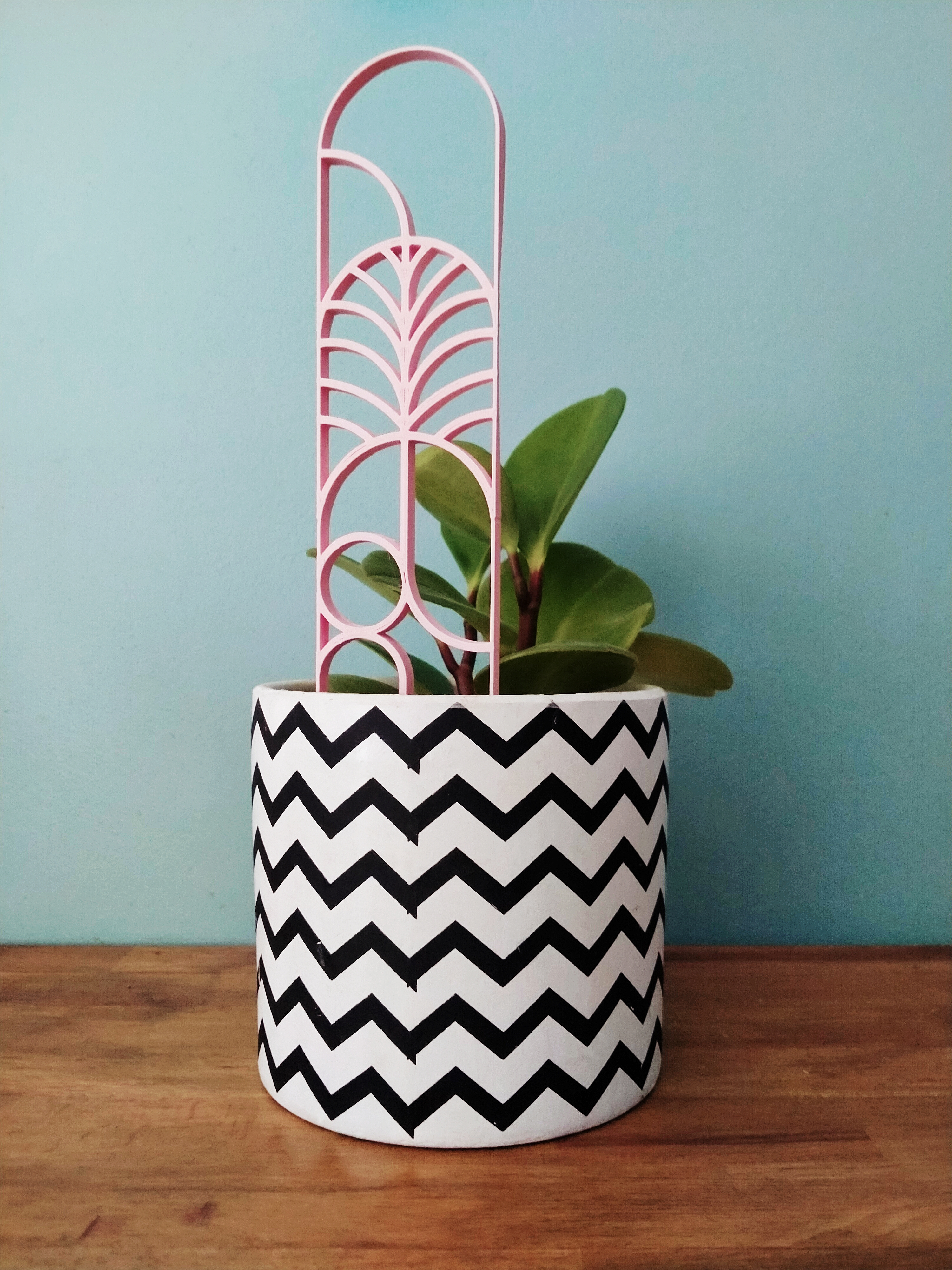 Art deco plant support