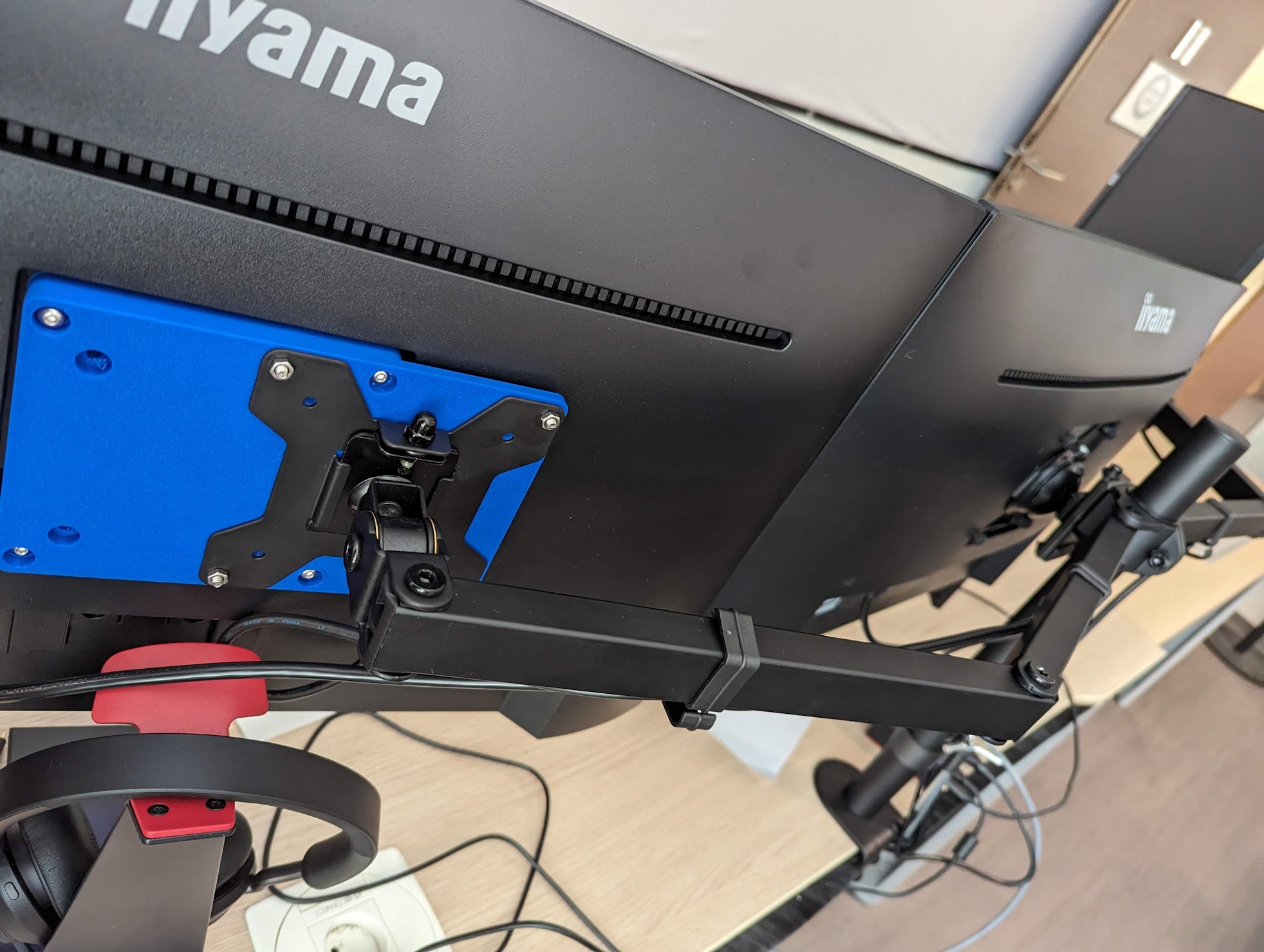 Vesa extension for multiscreen monitor arm