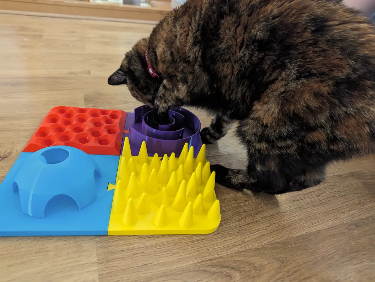 Modular cat enrichment puzzle feeder by Machspace