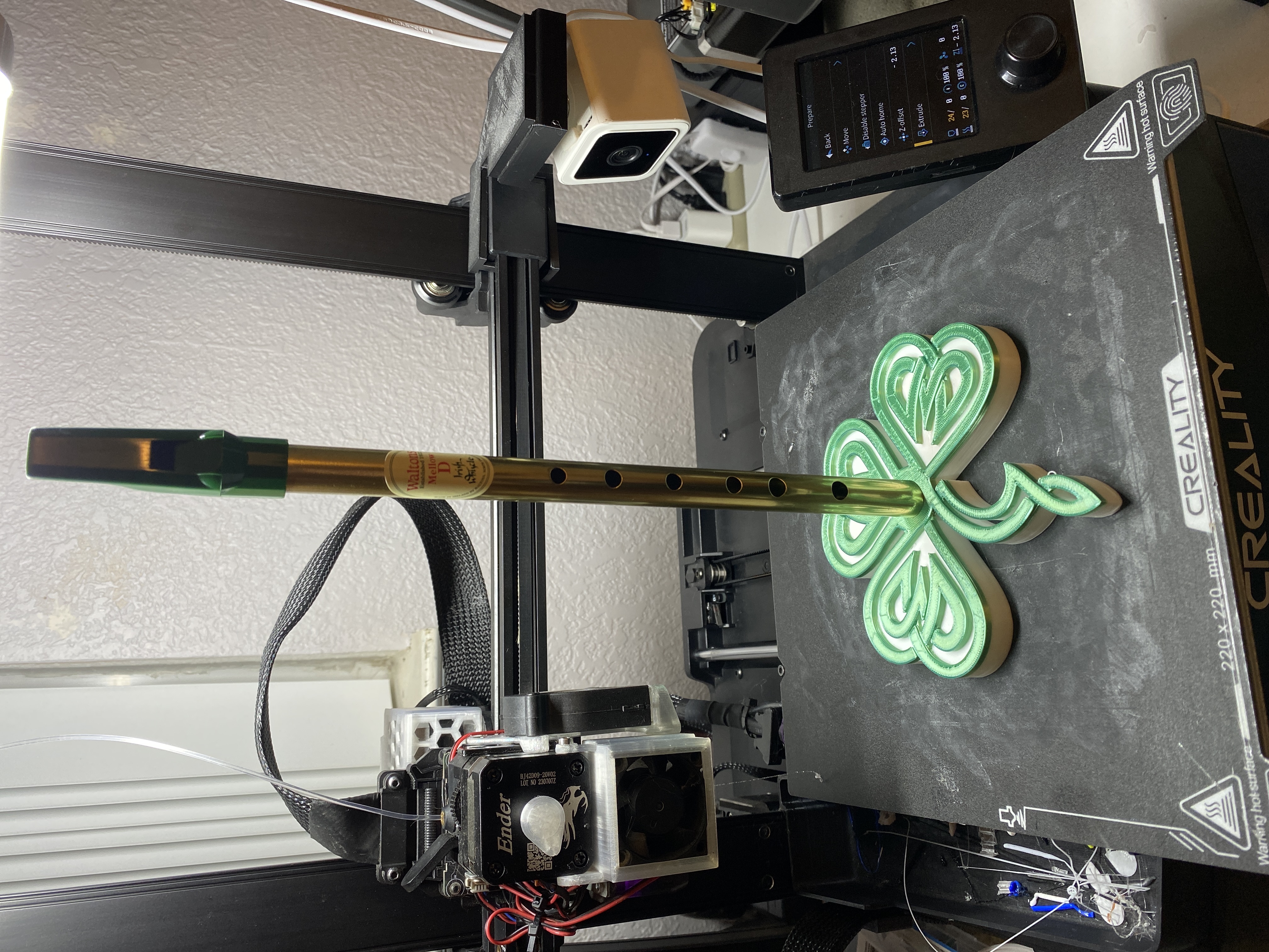 Tin Penny Whistle Weighted Stand Clover