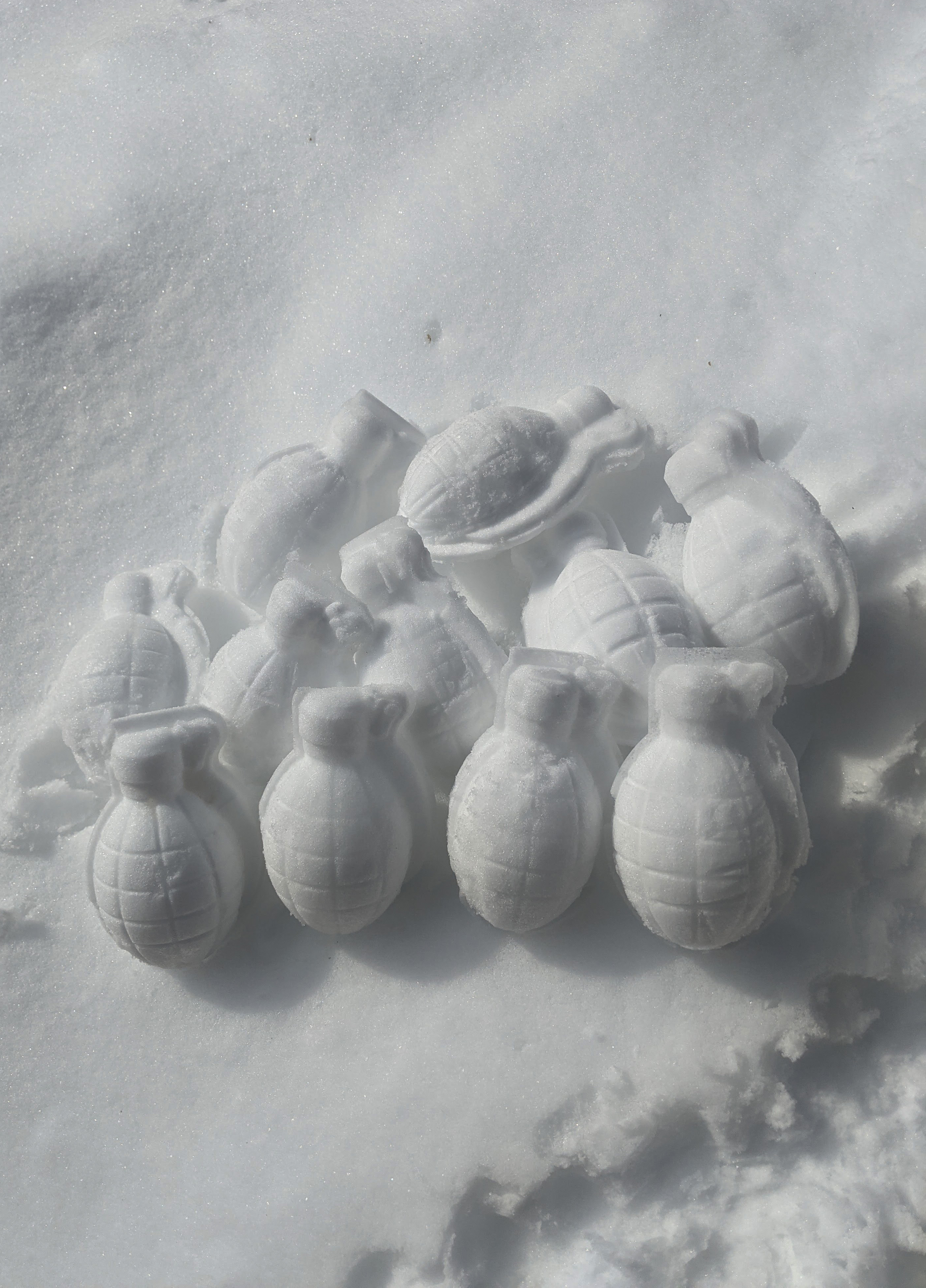 Miniatura 2 do modelo 3D Snowball Grenade Maker