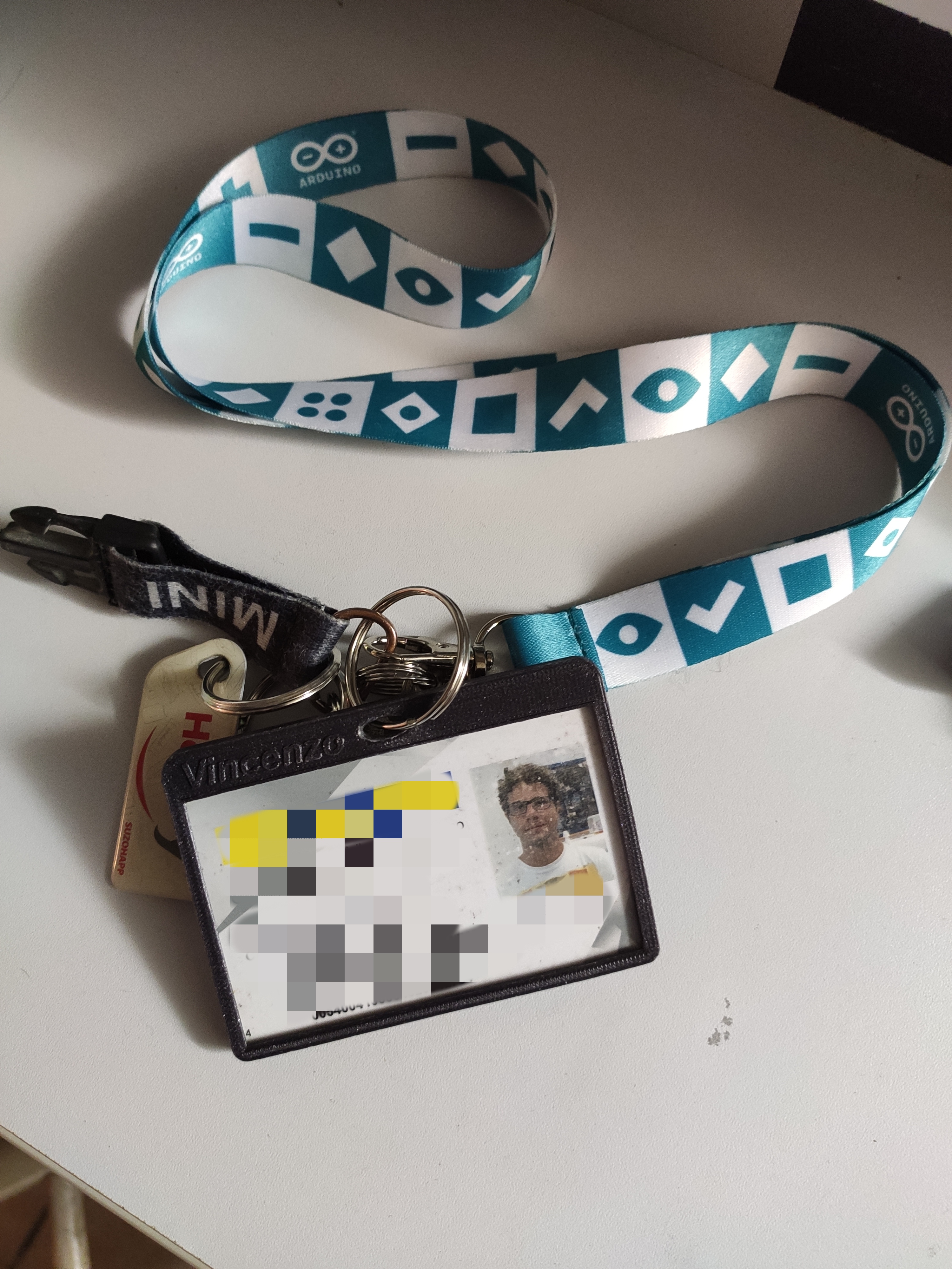 Miniatura 3 do modelo 3D bring badge