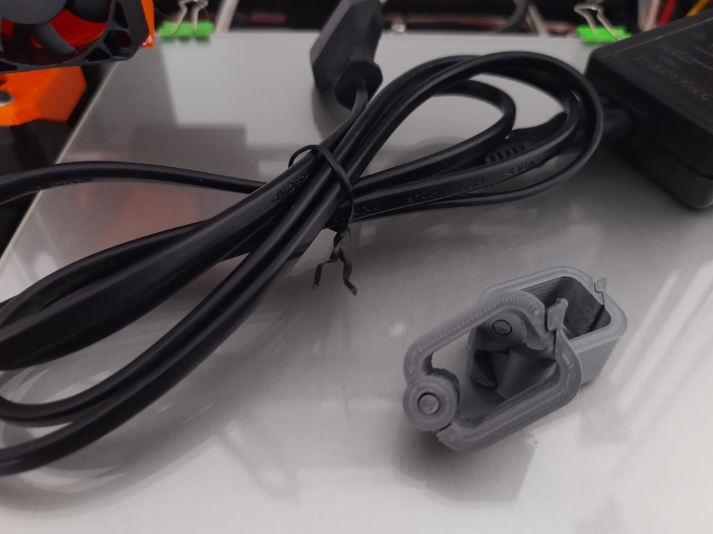 Miniatura 2 do modelo 3D Hinged Cable Holder