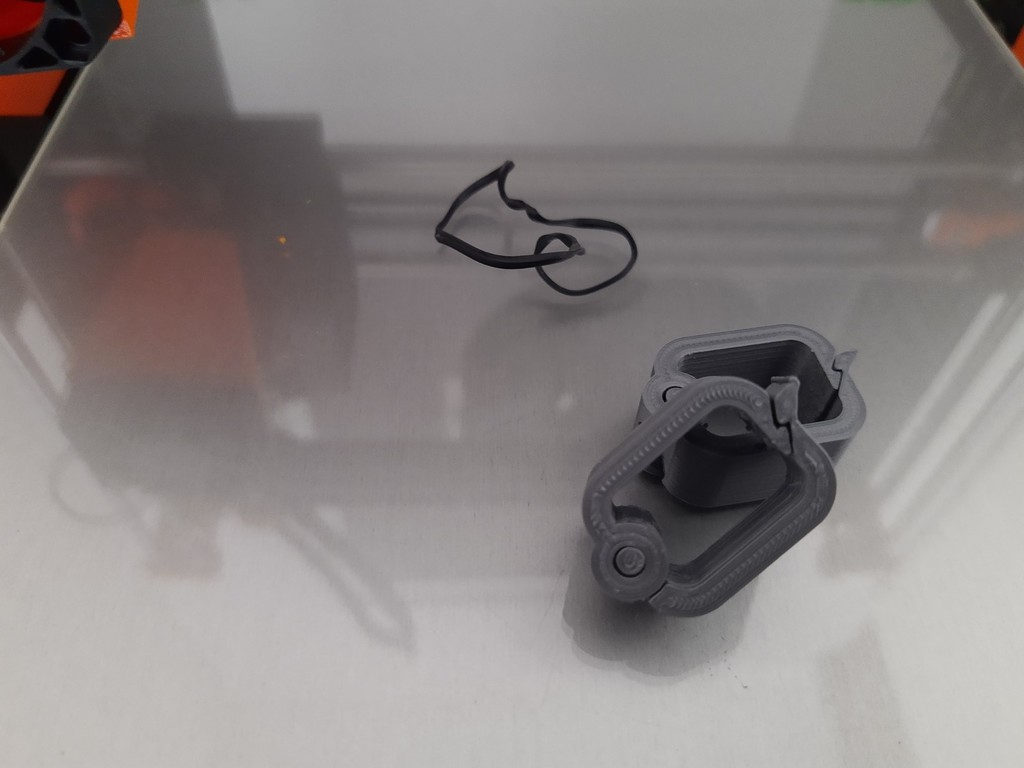 Miniatura 3 do modelo 3D Hinged Cable Holder