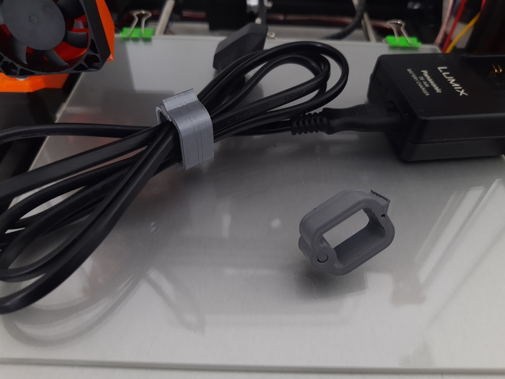 Miniatura 4 do modelo 3D Hinged Cable Holder