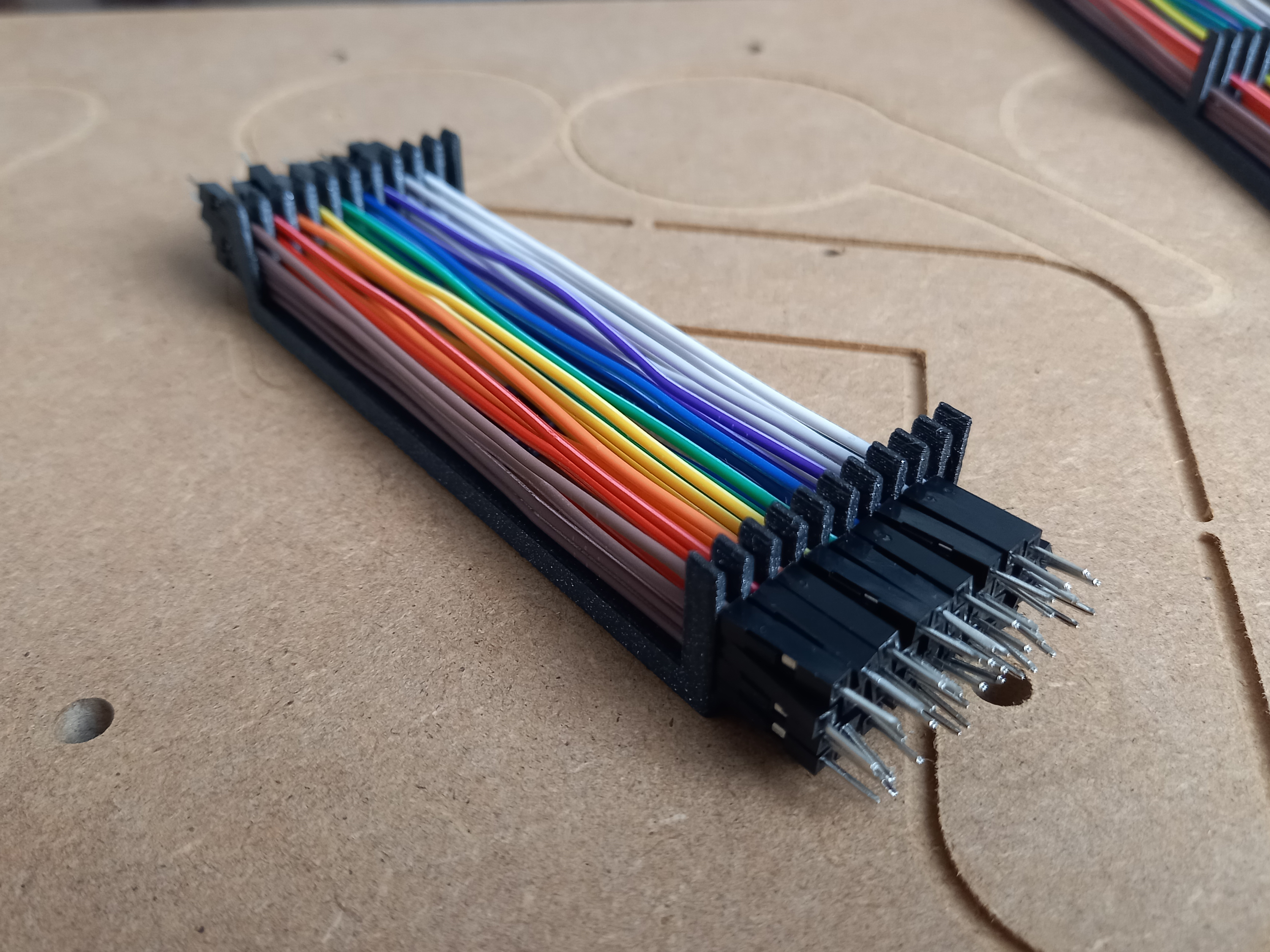 Organizador de cables DuPont impreso en 3D - BricoGeek.com