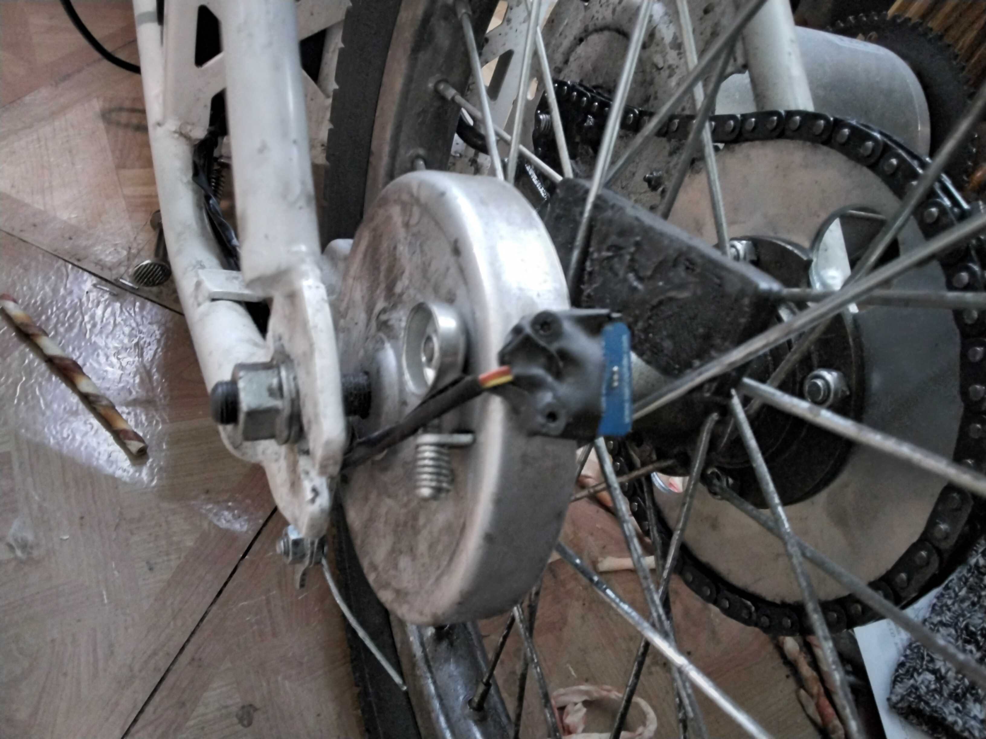 Scooter - Spoke Magnet Holder