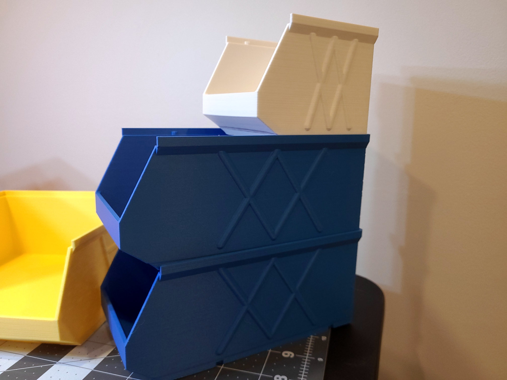 Miniatura 2 do modelo 3D Parametric stackable workshop bins/boxen V2