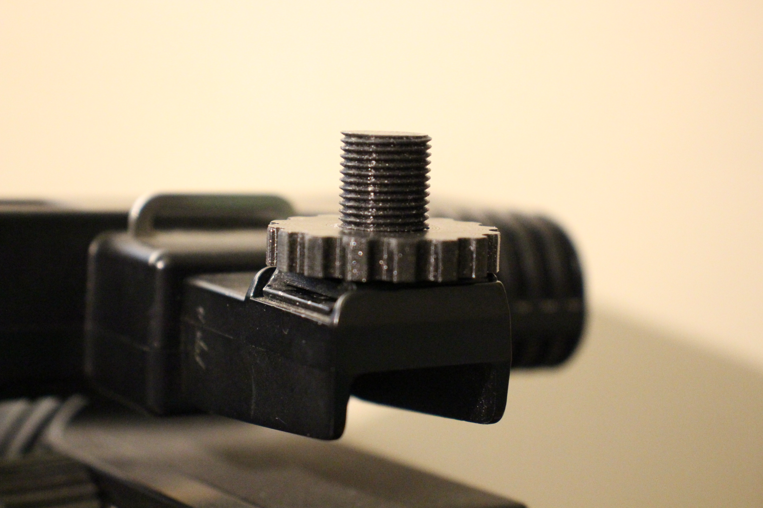 Hot shoe plate with screw by uxomm Download free STL model